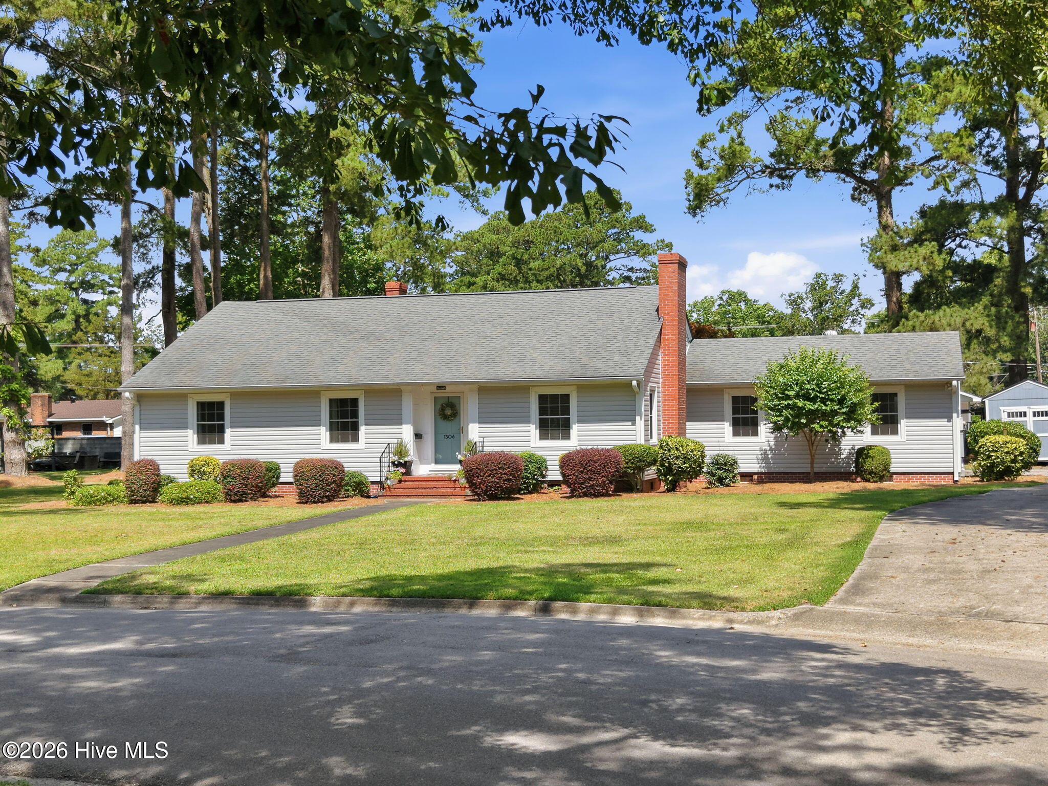 1306 Summit Avenue Property Photo 2