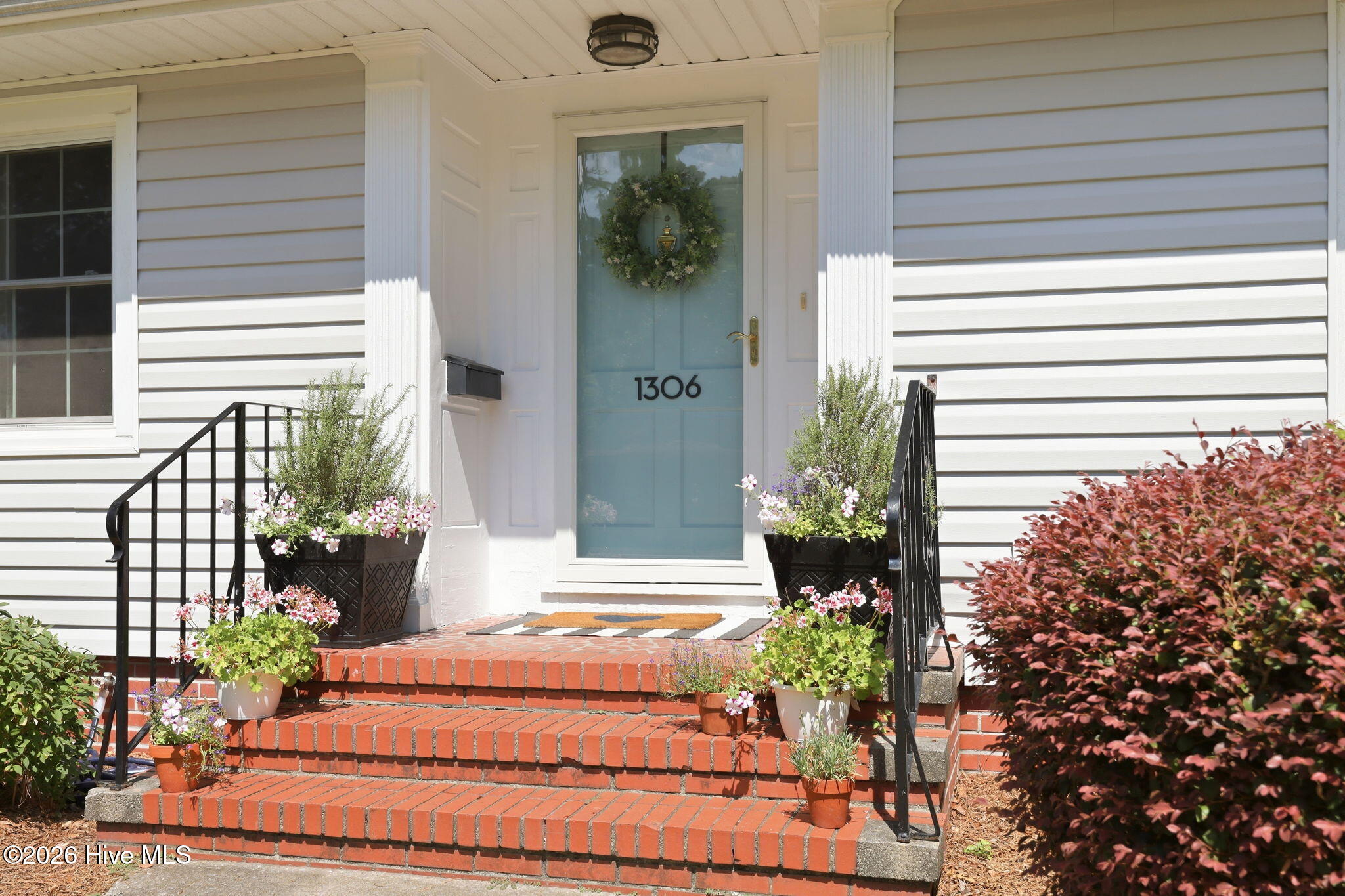 1306 Summit Avenue Property Photo 7