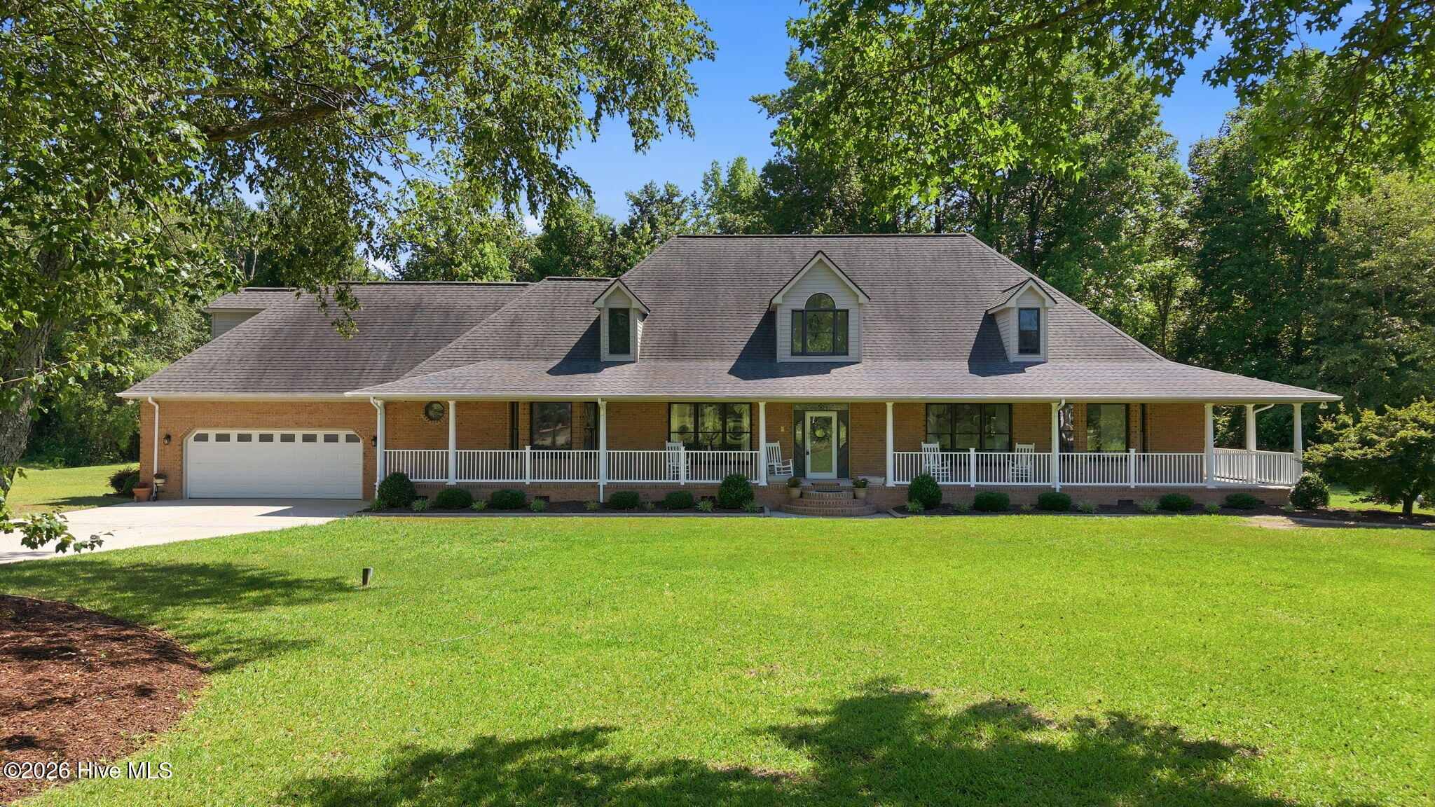 215 Edgebrook Drive