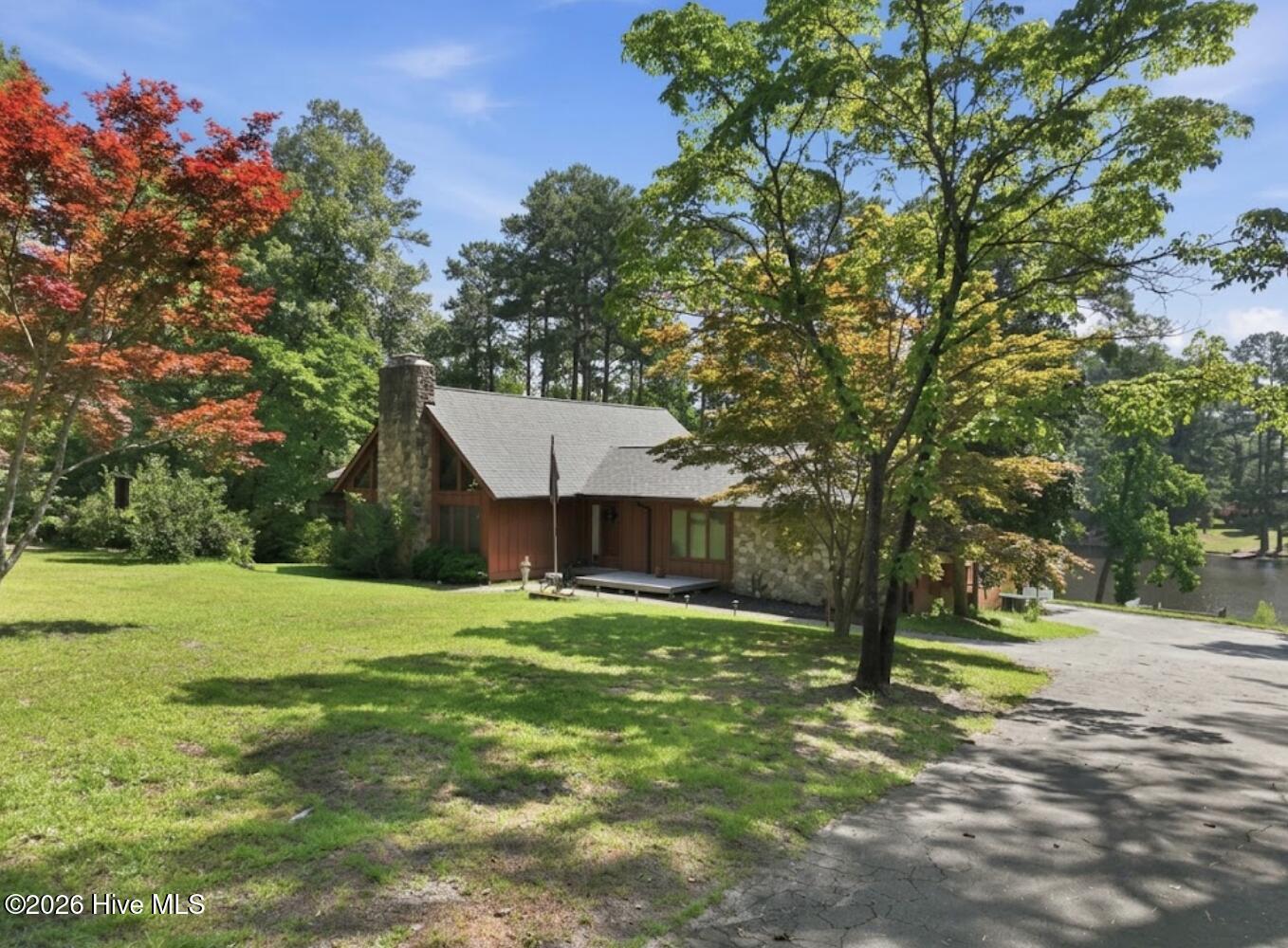 2107 Pinewood Terrace Property Photo 1