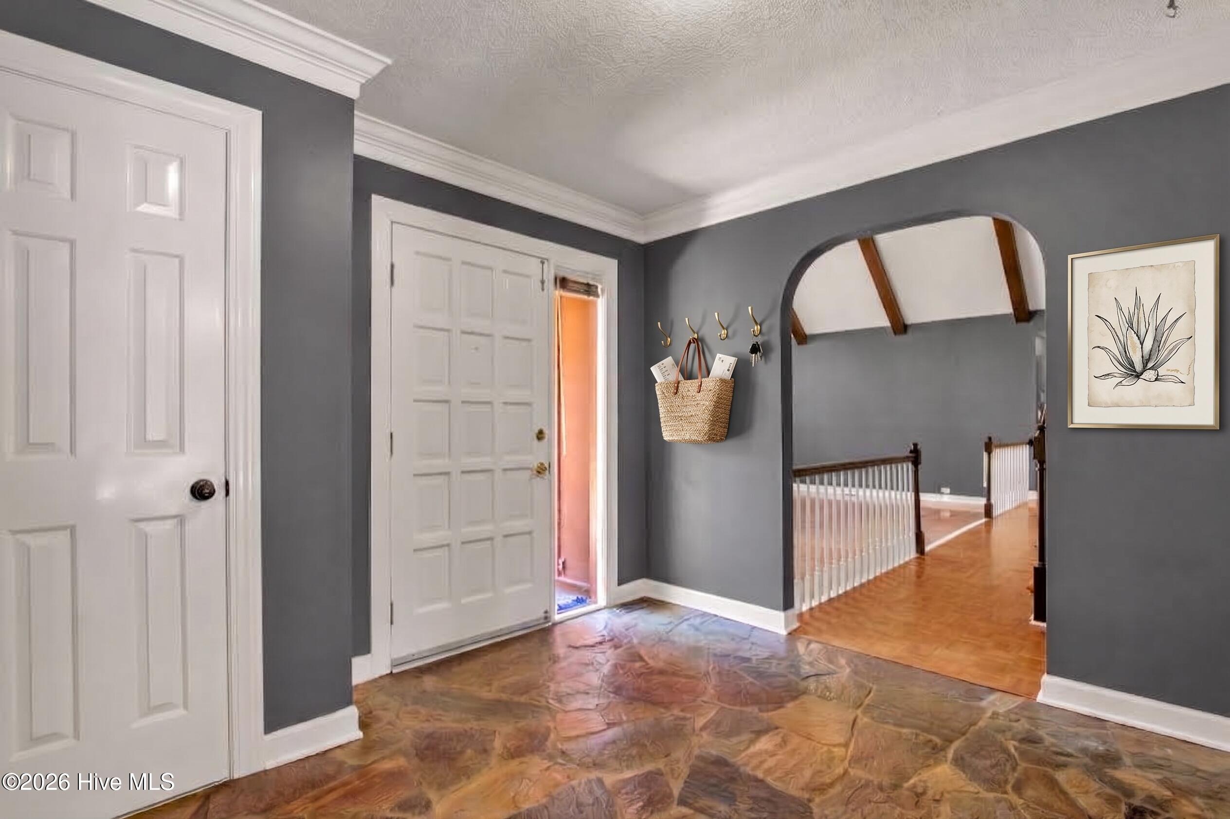 2107 Pinewood Terrace Property Photo 6