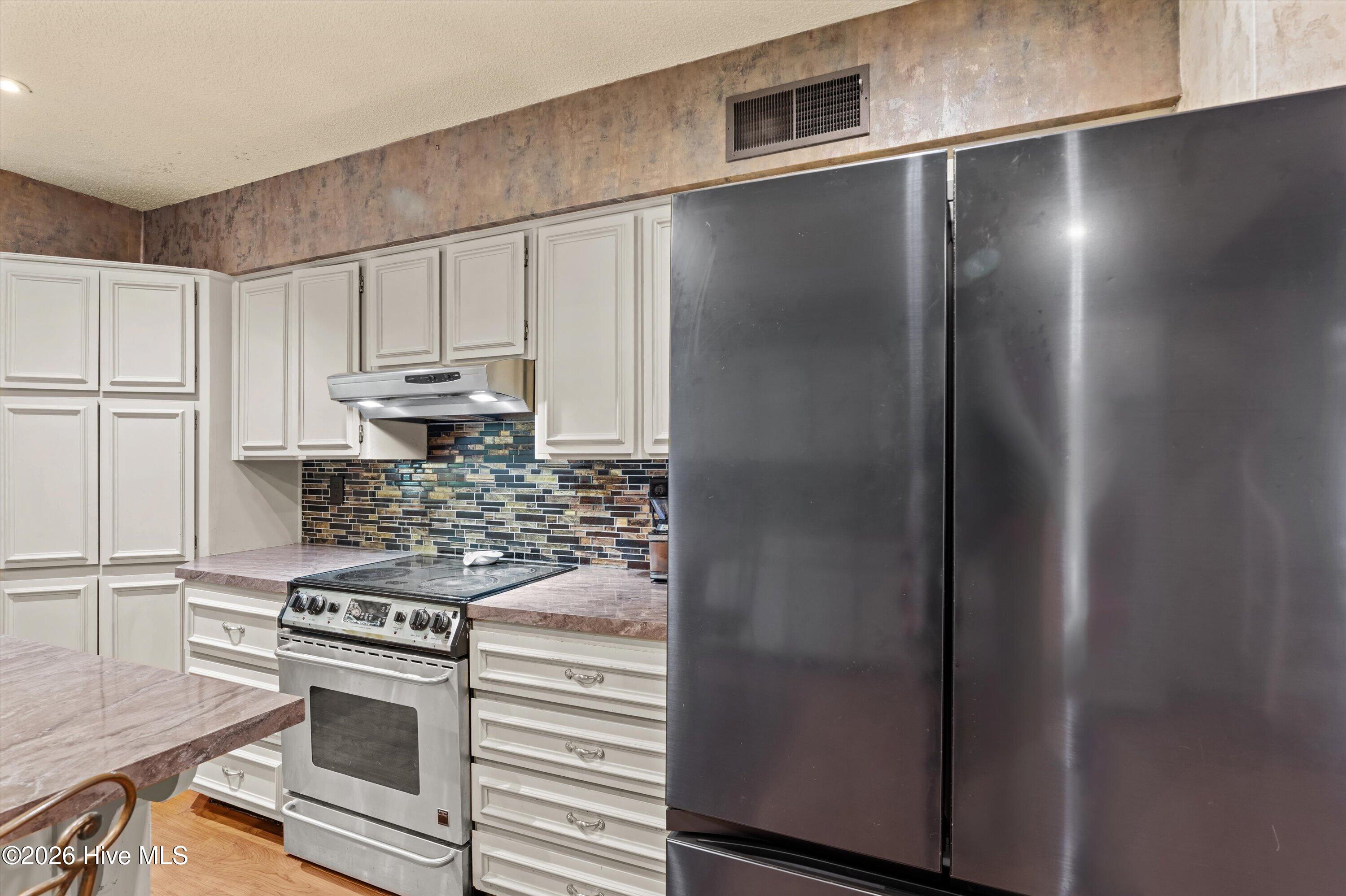 1007 Tamarack Drive Property Photo 28