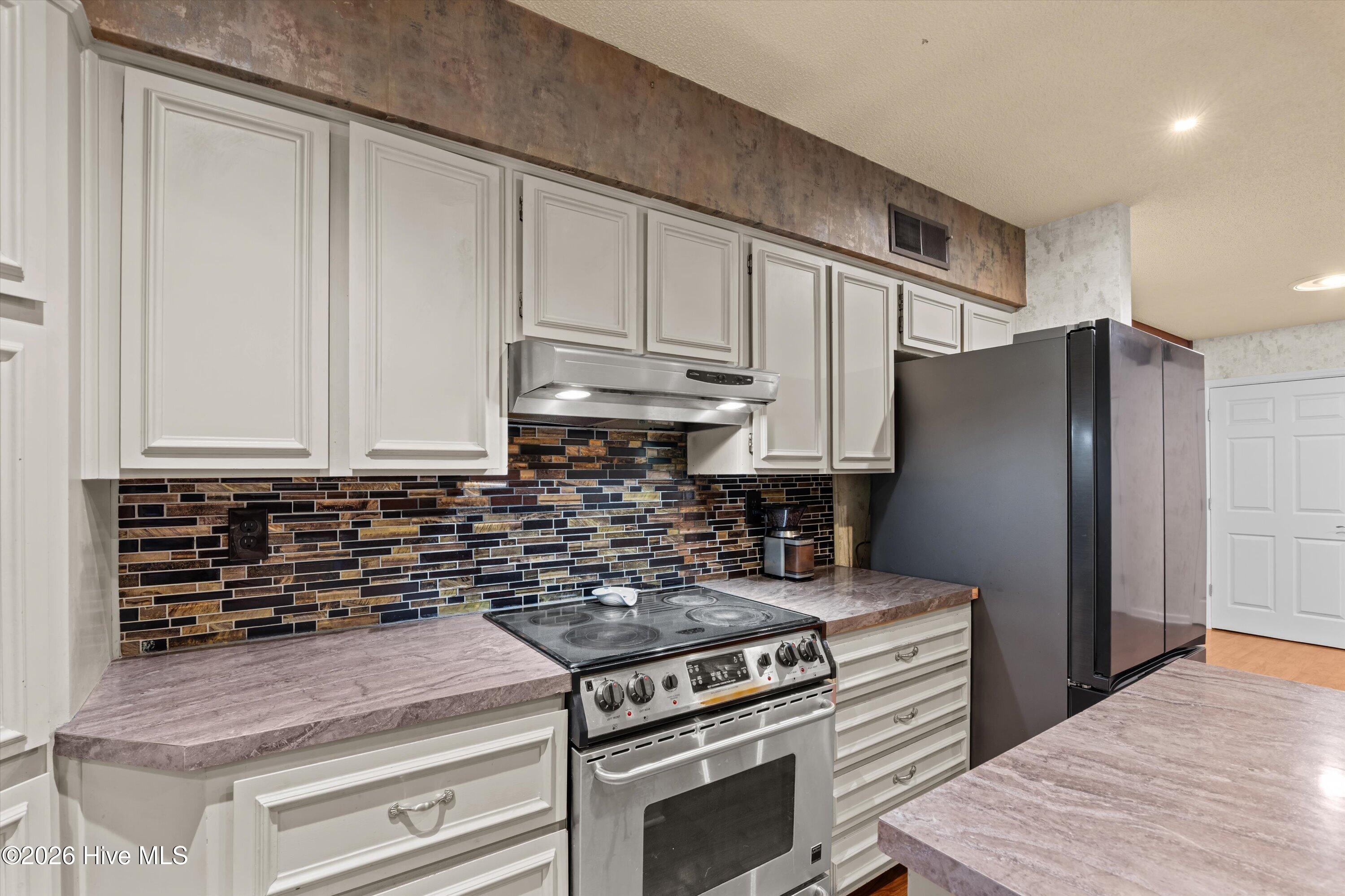 1007 Tamarack Drive Property Photo 32