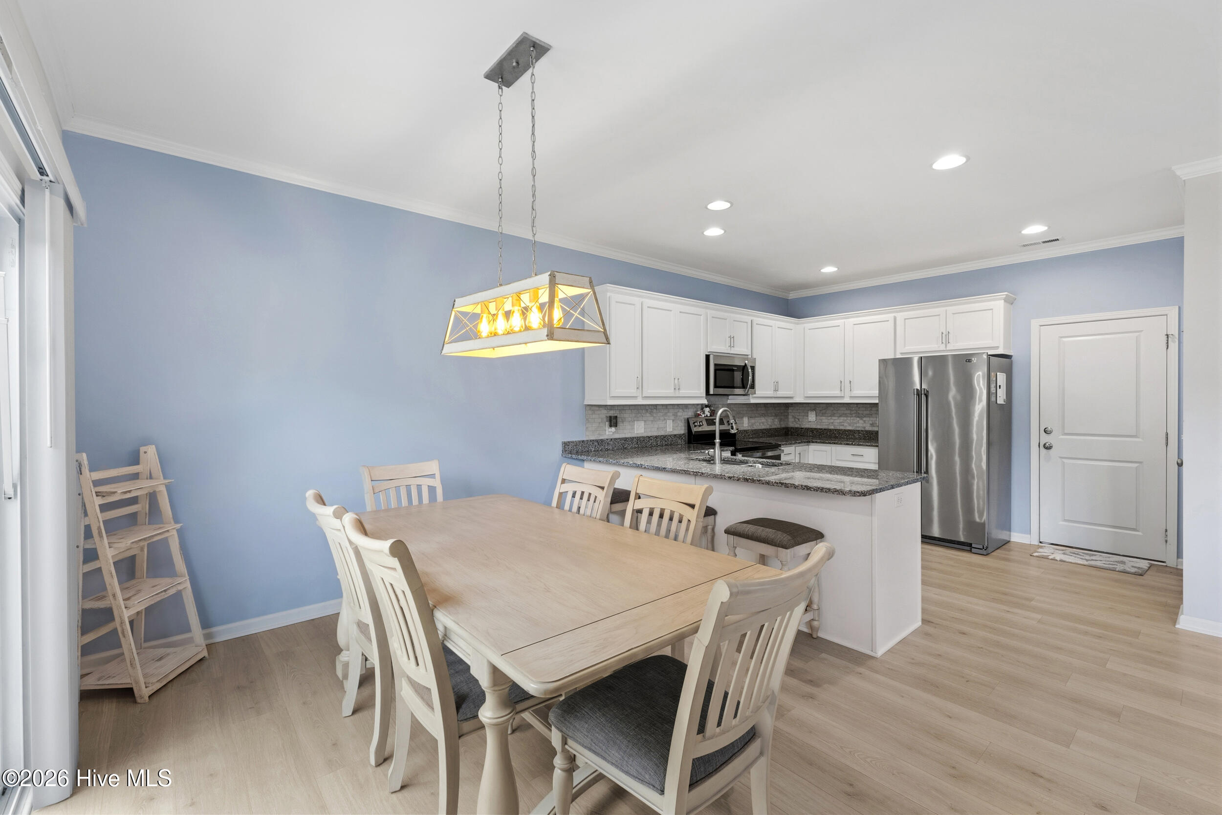 554 Avendale Drive Property Photo 11