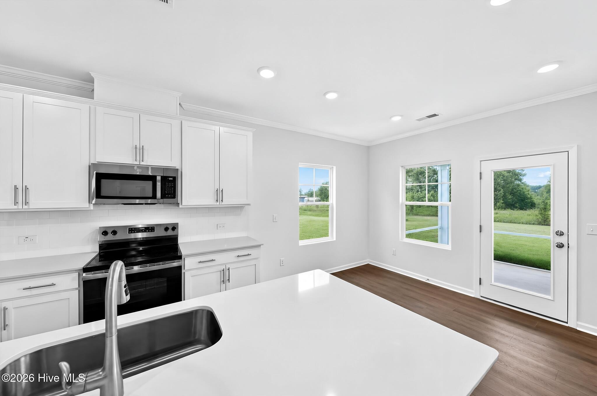 5908 Mill Stone Way W Property Photo 6