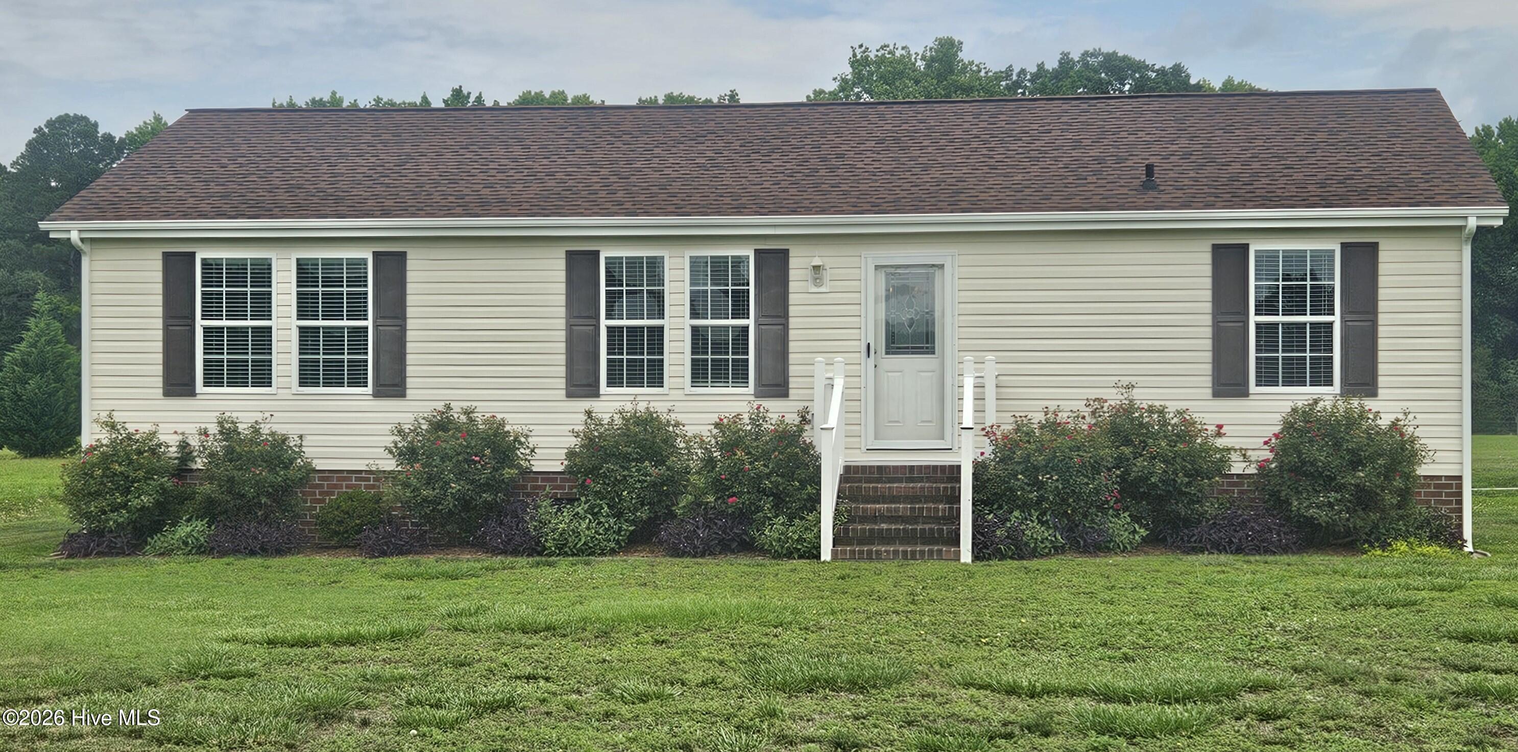 563 Daniels Road Property Photo 1