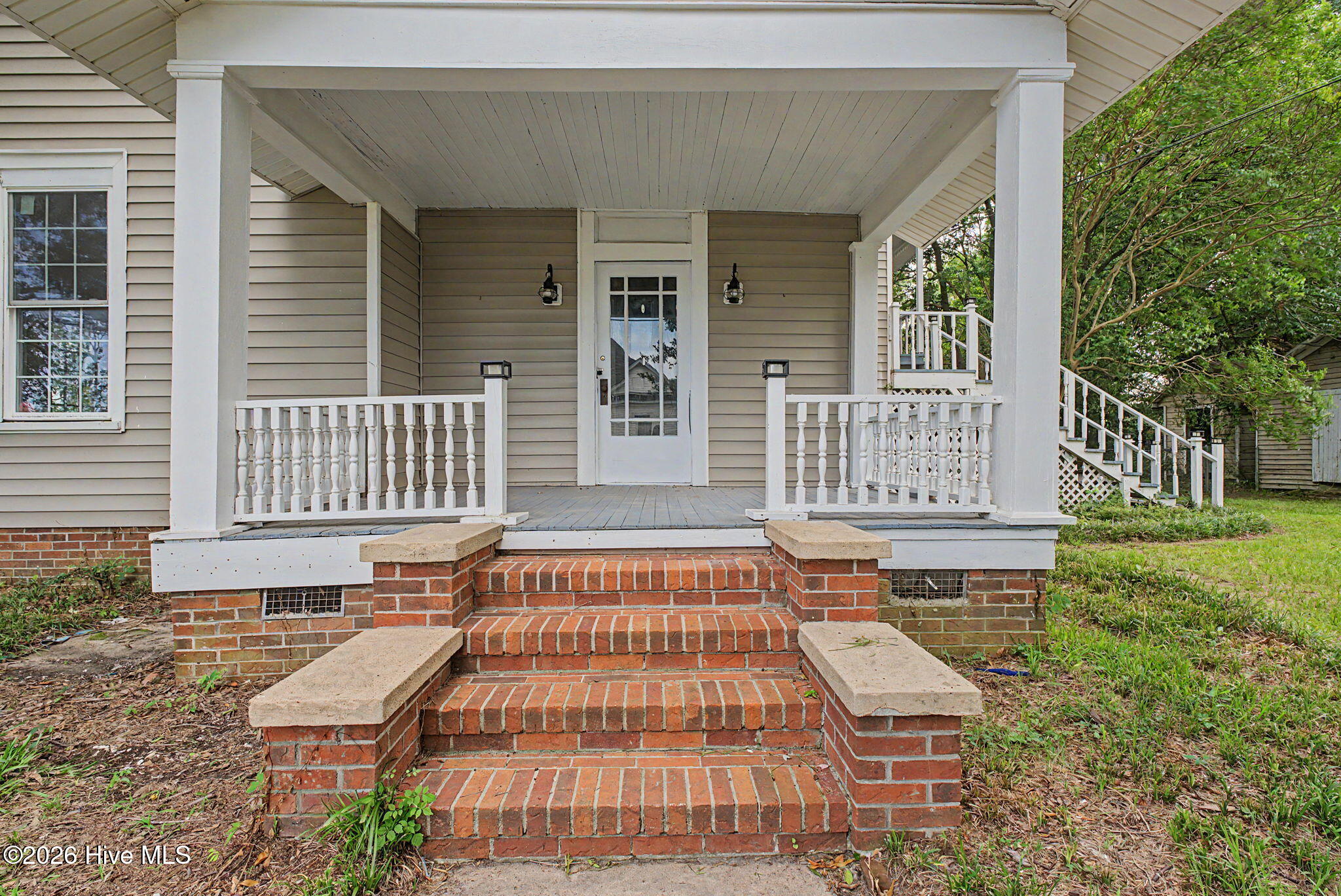 406 King Street Property Photo 1