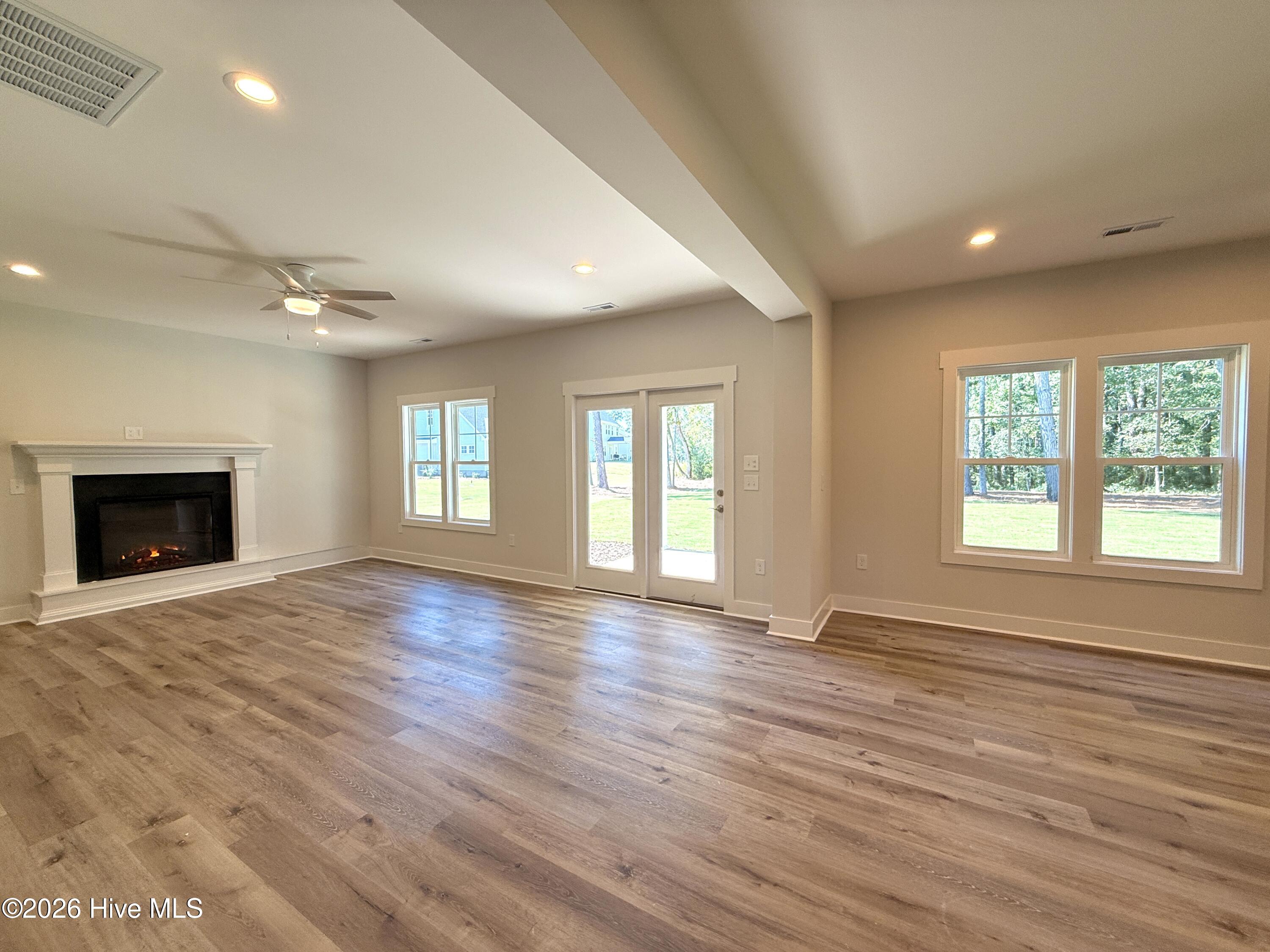 297 Elijah Way Property Photo 10
