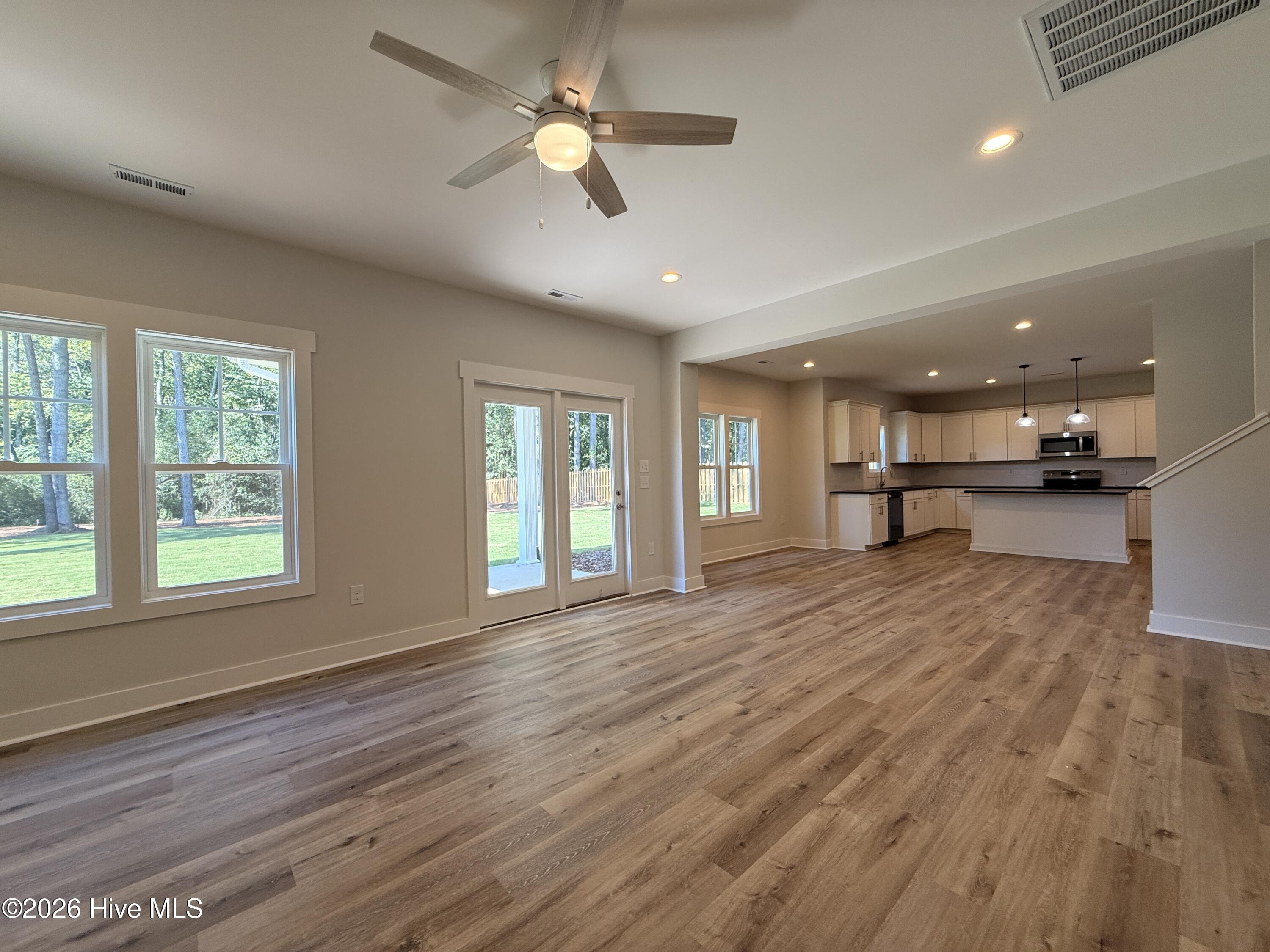 297 Elijah Way Property Photo 12
