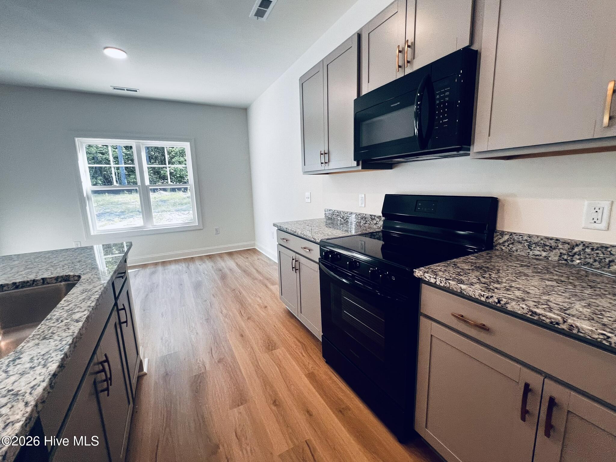 553 Bartley Street Property Photo 9