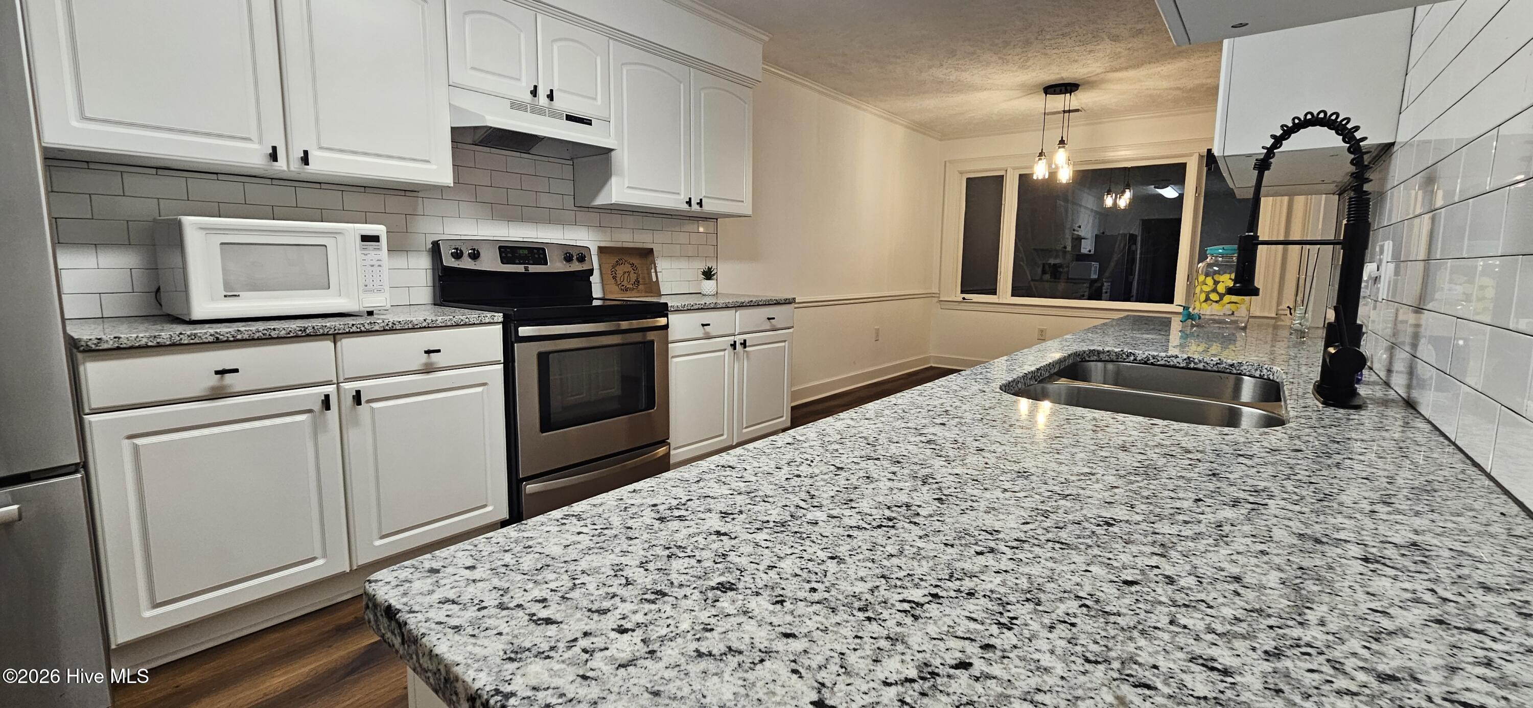407 W College Street A Property Photo 14