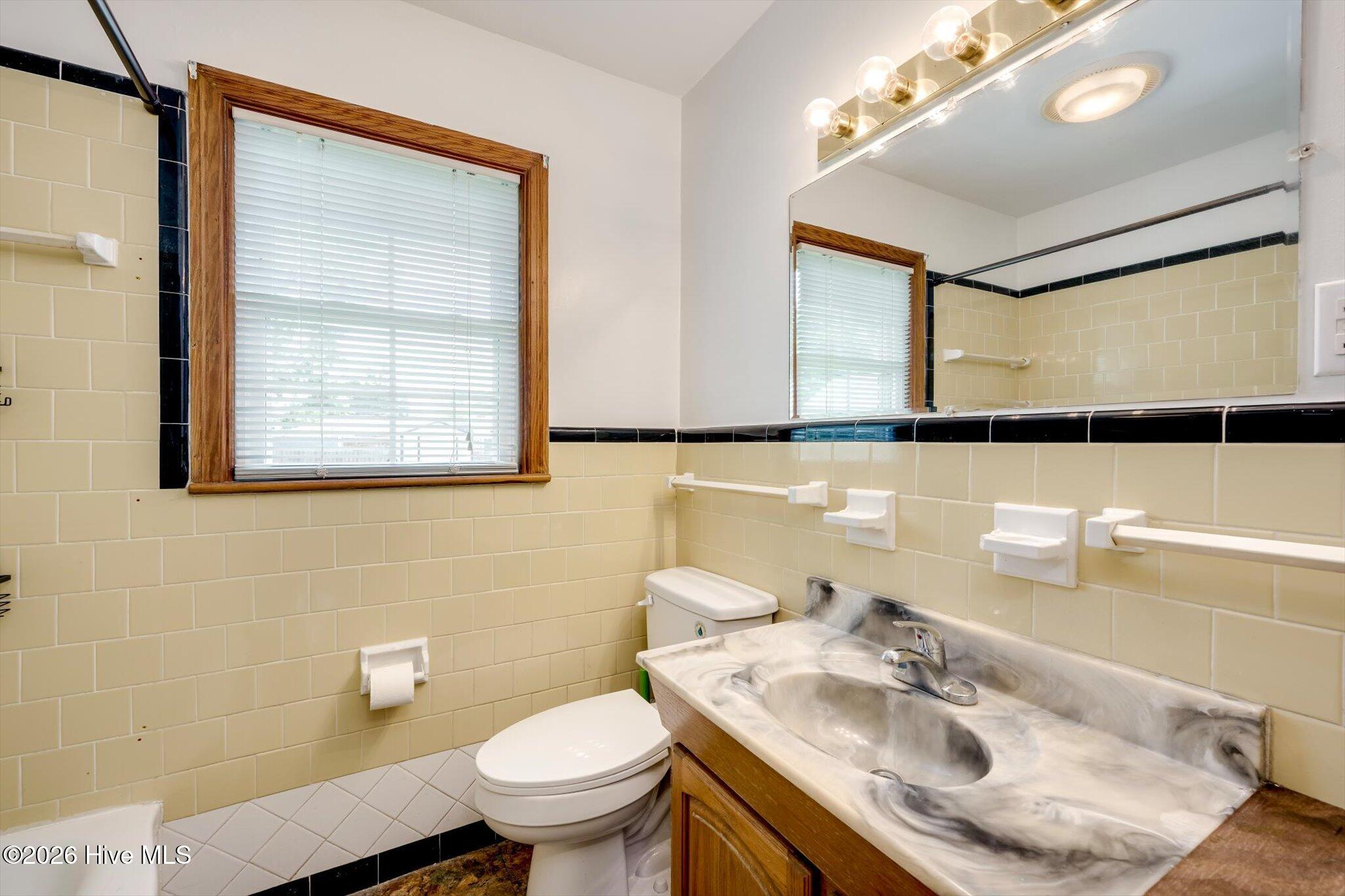 209 Swathmore Avenue Property Photo 17
