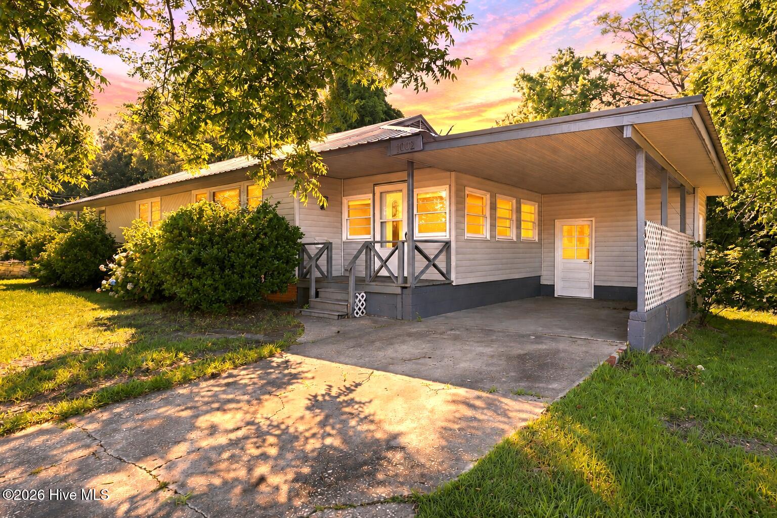 1002 River Street Property Photo 1