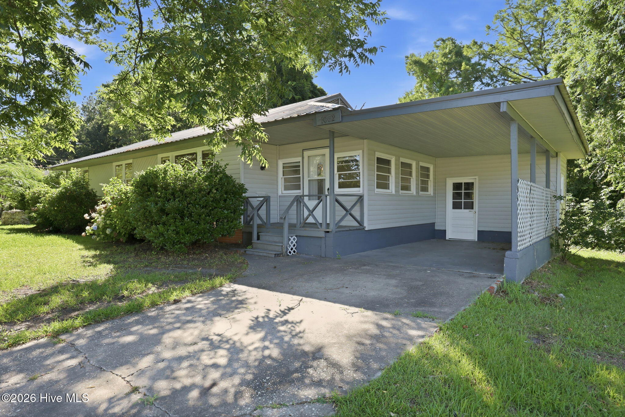 1002 River Street Property Photo 4