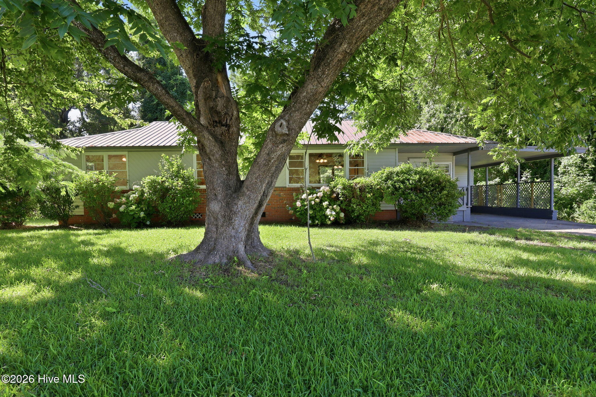 1002 River Street Property Photo 12