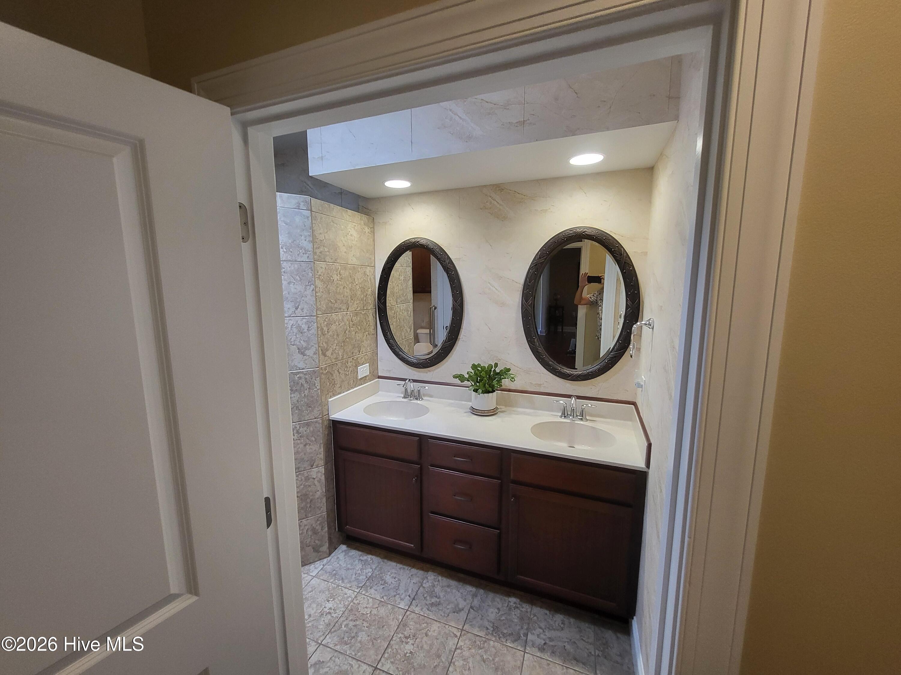 8251 Stenton Drive Ne Property Photo 24