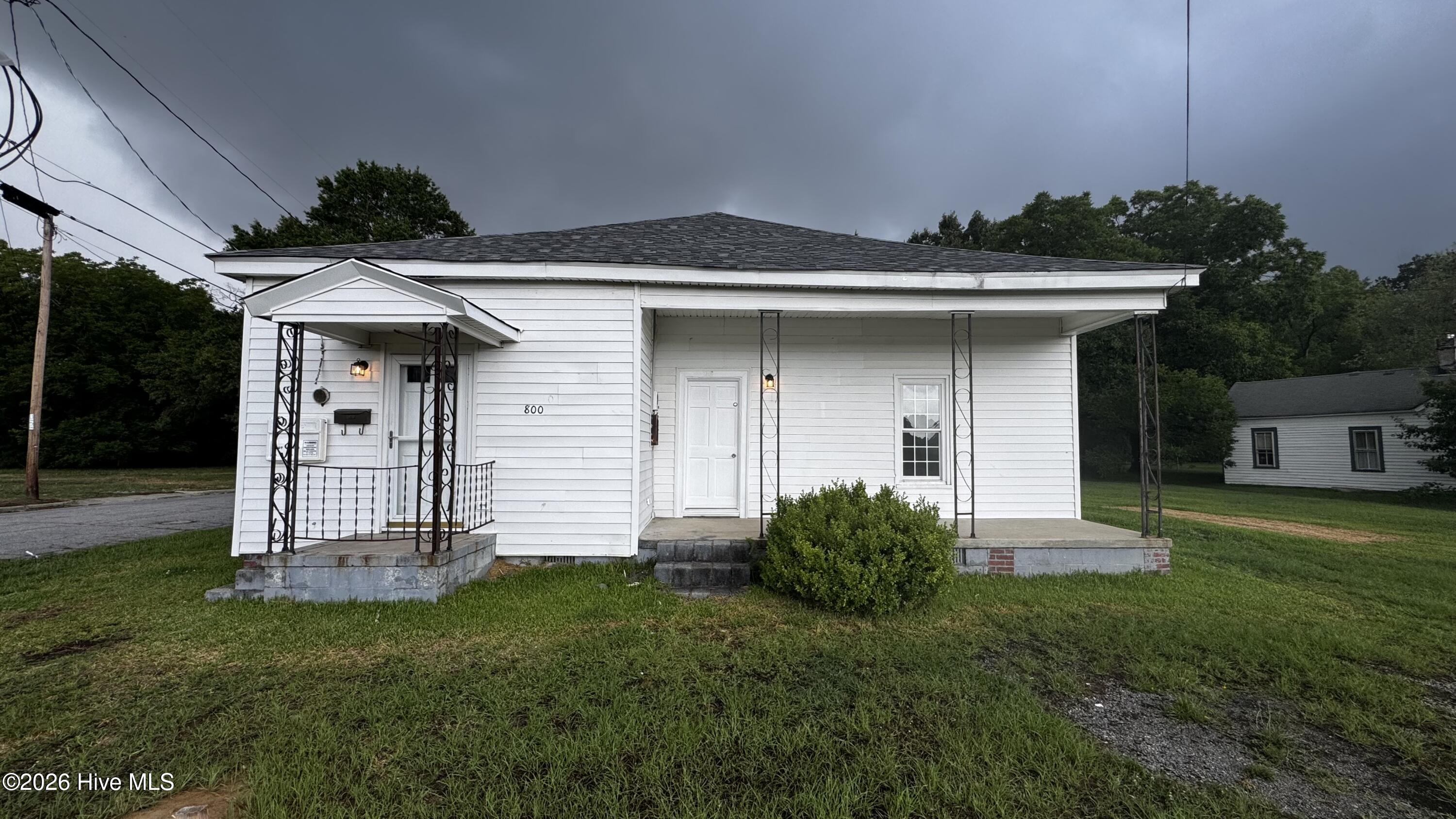 800 E Raleigh Boulevard Property Photo 1