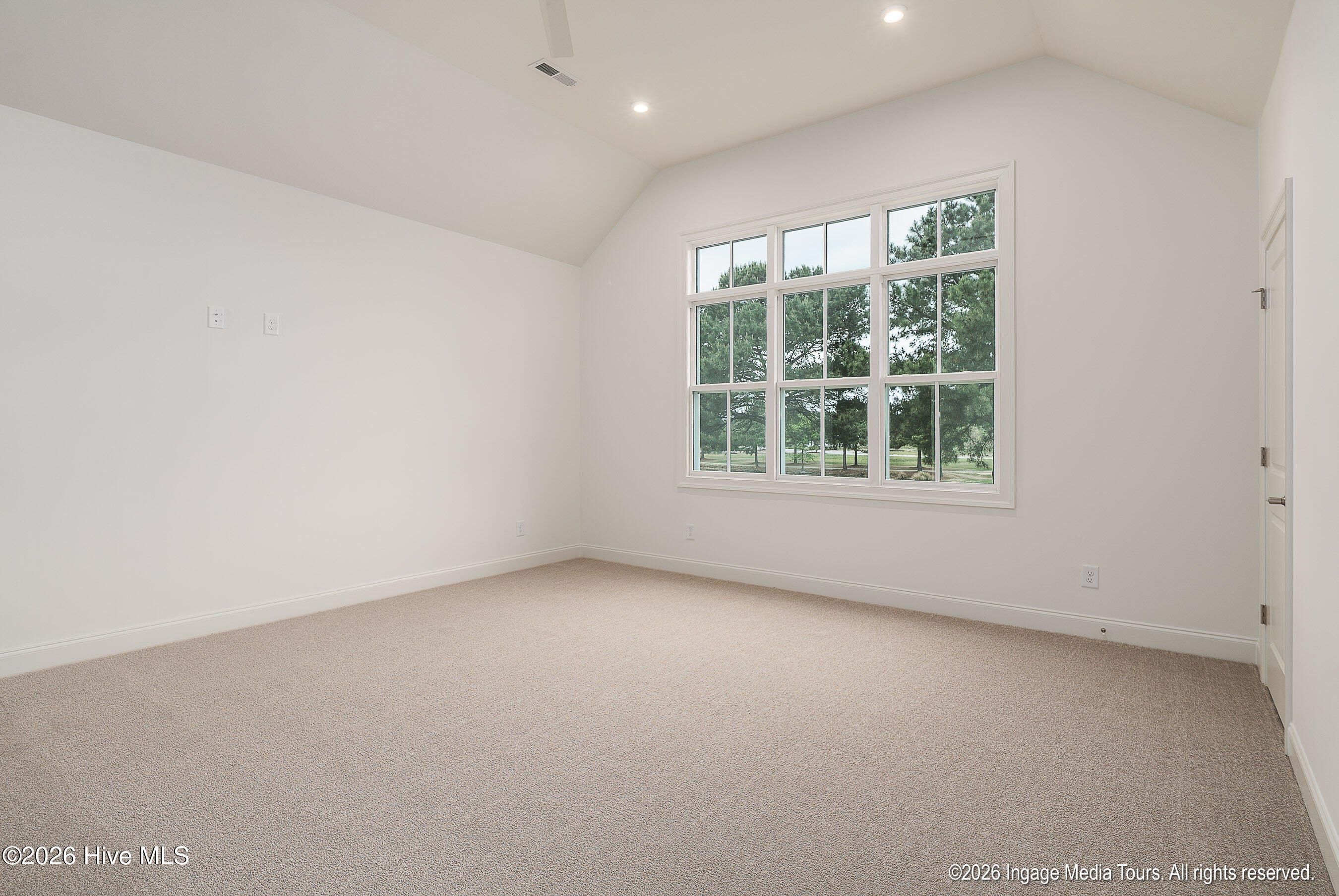 154 Pine Tree Point Property Photo 32