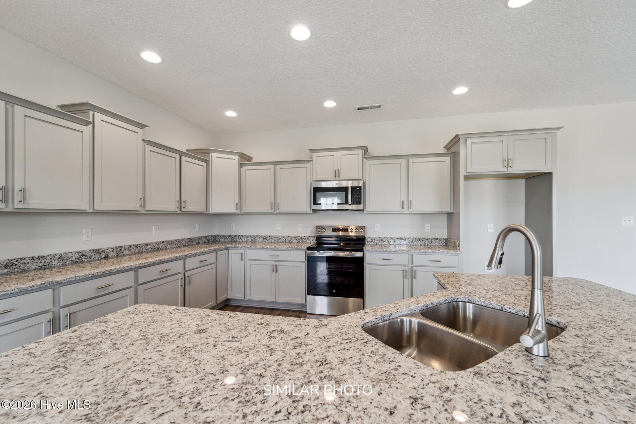 703 Atlantic Coast Lane Property Photo 18
