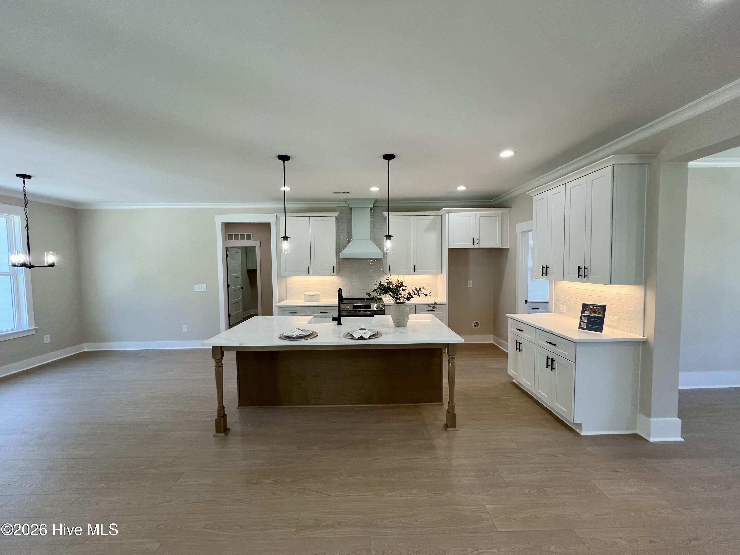 175 Hillstead Way Property Photo 8