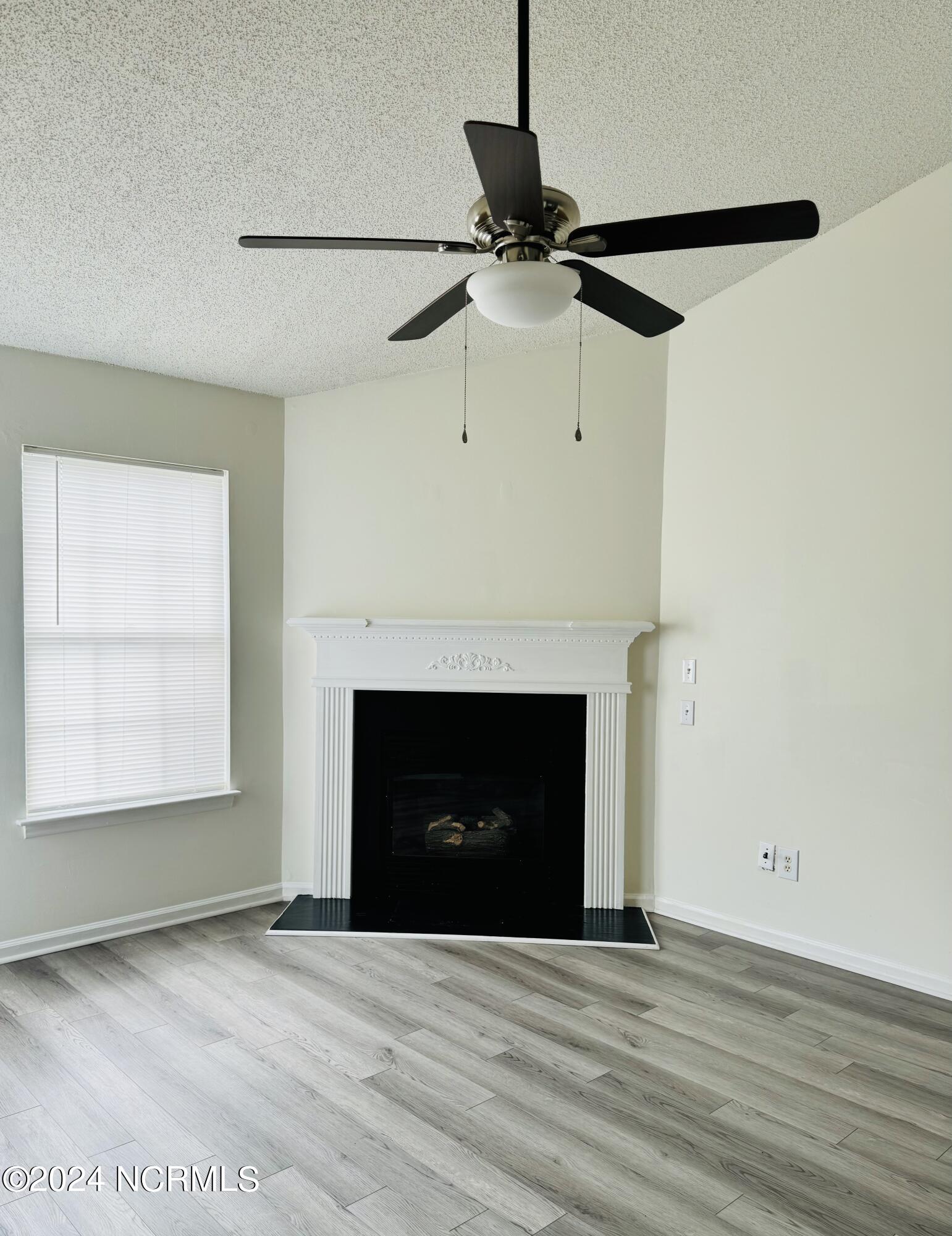 2607 Bluff View Drive B Property Photo 5