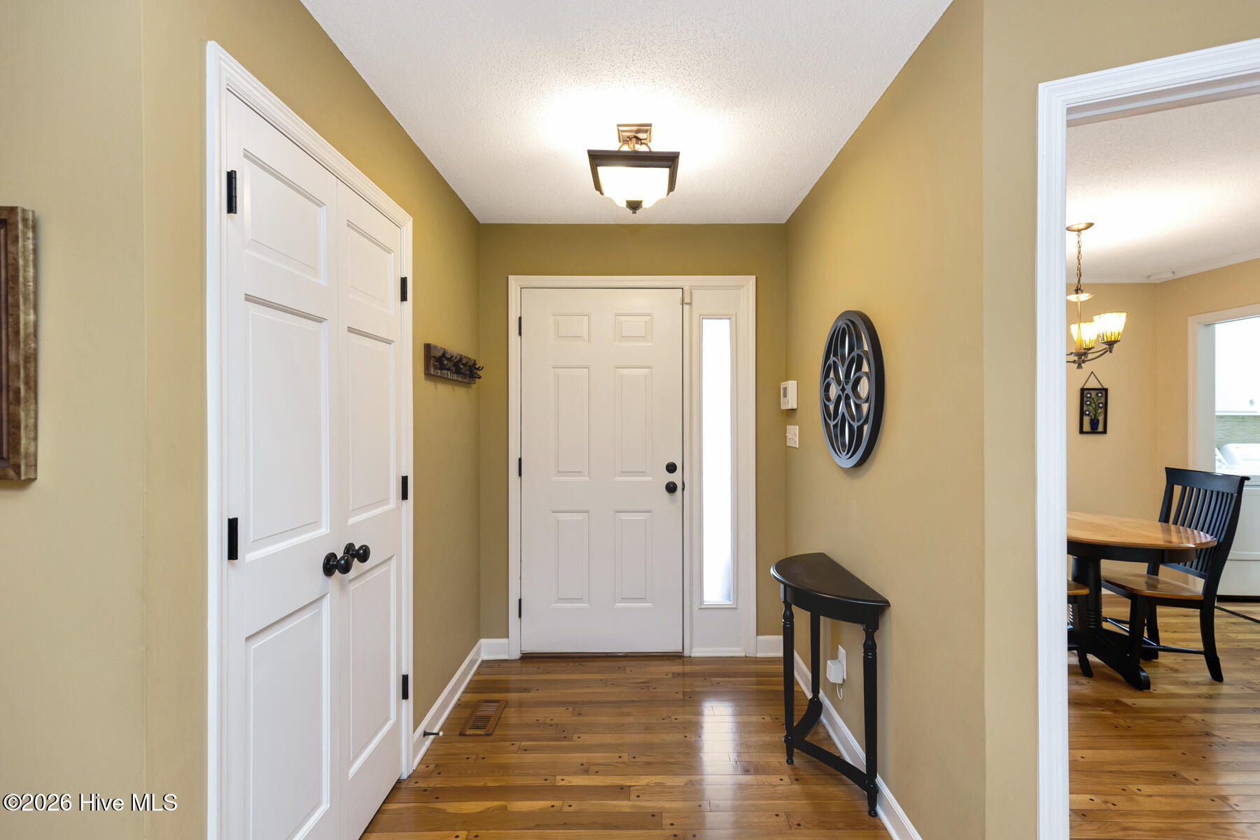 135 Devonshire Avenue W Property Photo 3