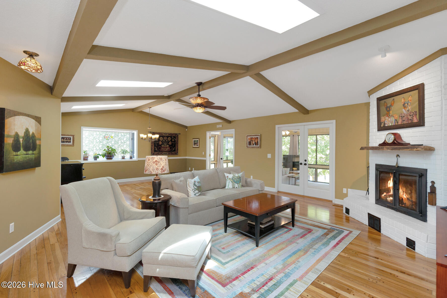 135 Devonshire Avenue W Property Photo 5