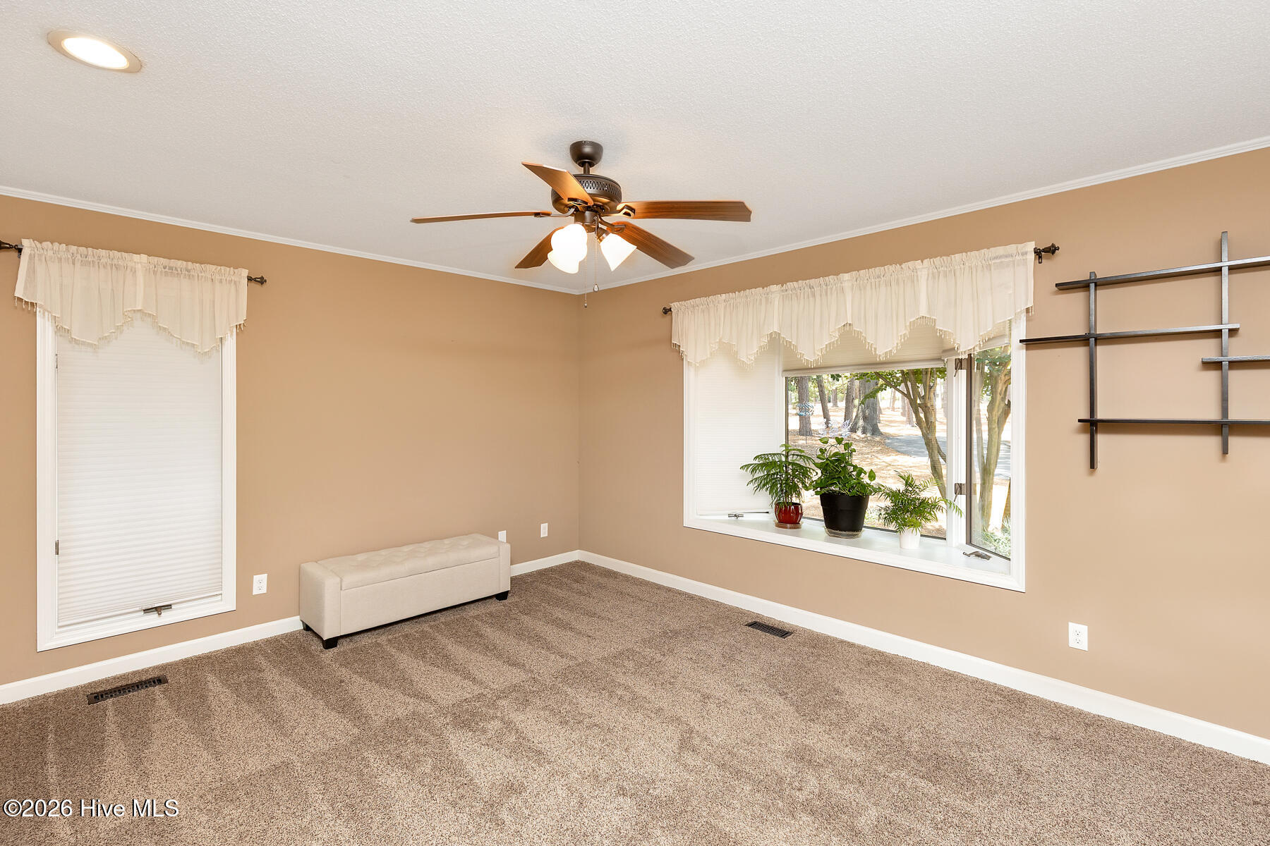 135 Devonshire Avenue W Property Photo 16