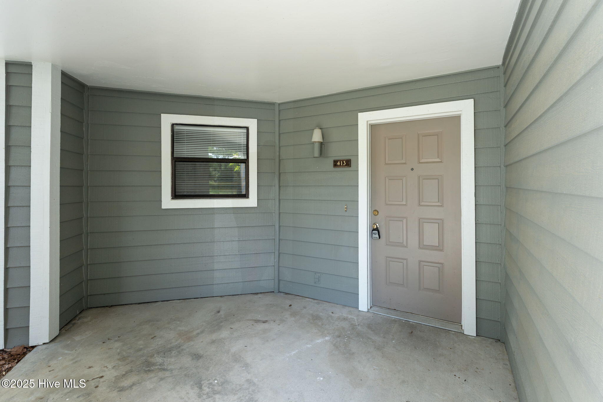 732 Azalea Drive 413 Property Photo 3