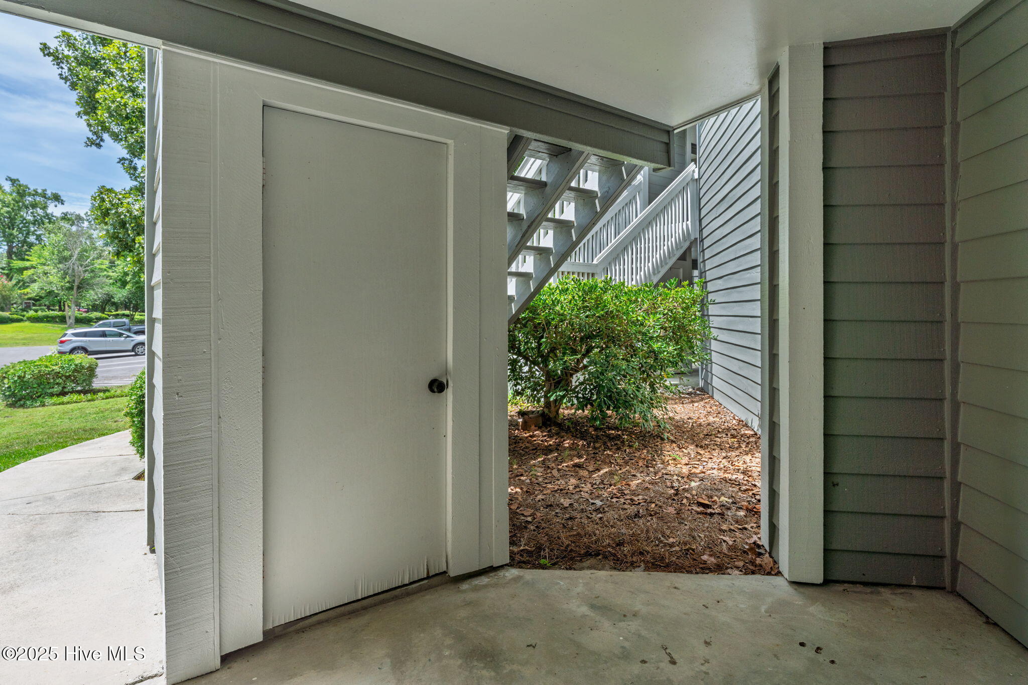 732 Azalea Drive 413 Property Photo 4