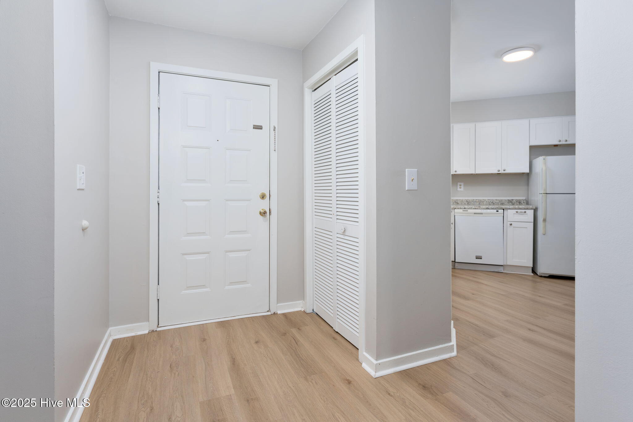 732 Azalea Drive 413 Property Photo 5
