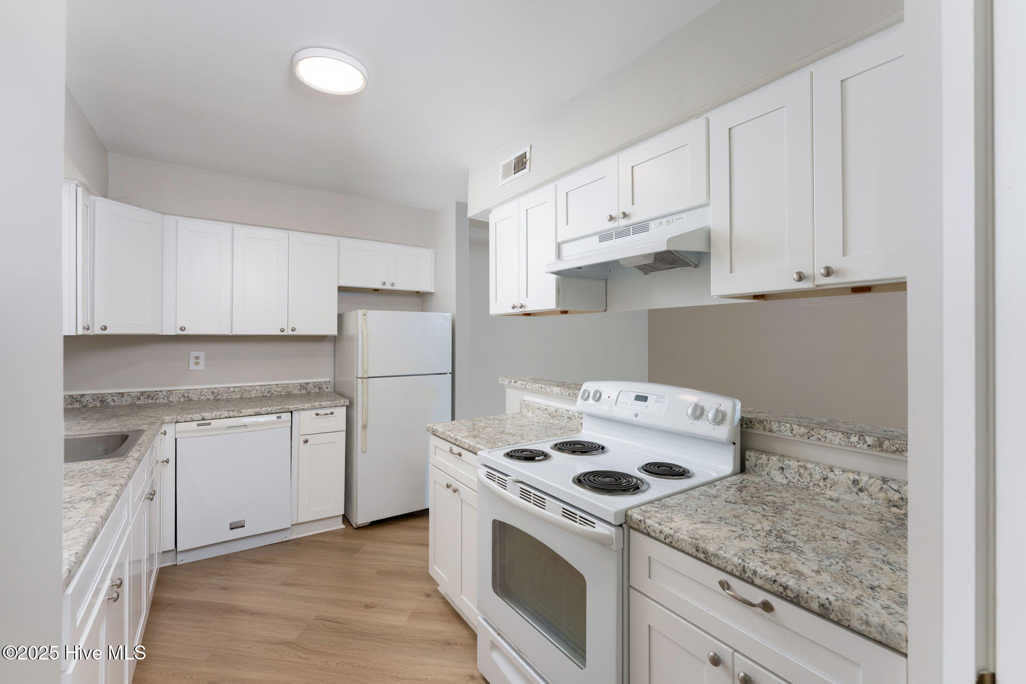 732 Azalea Drive 413 Property Photo 20