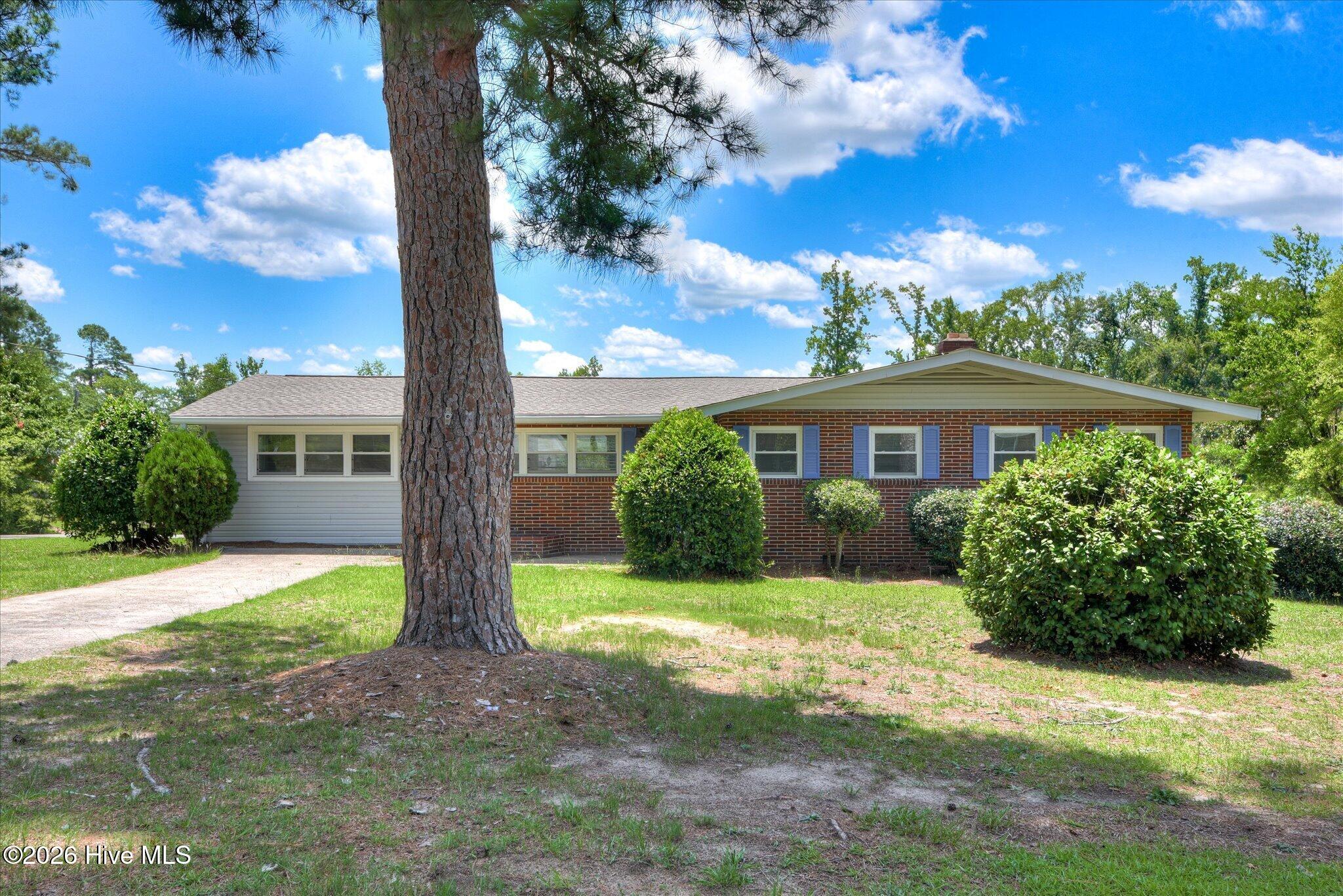 725 Riverview Drive Property Photo 1