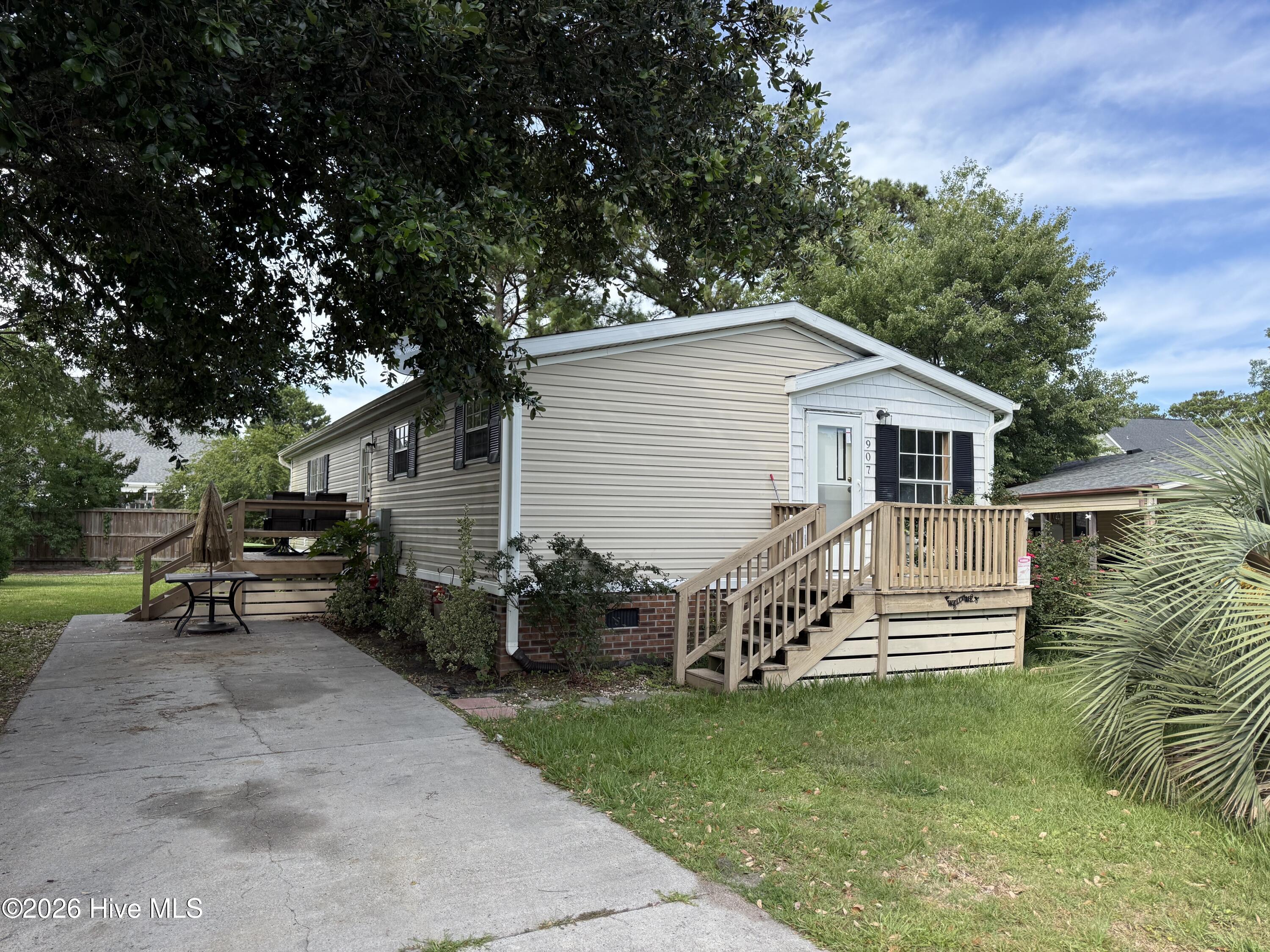 907 Kontiki Court Property Photo 3