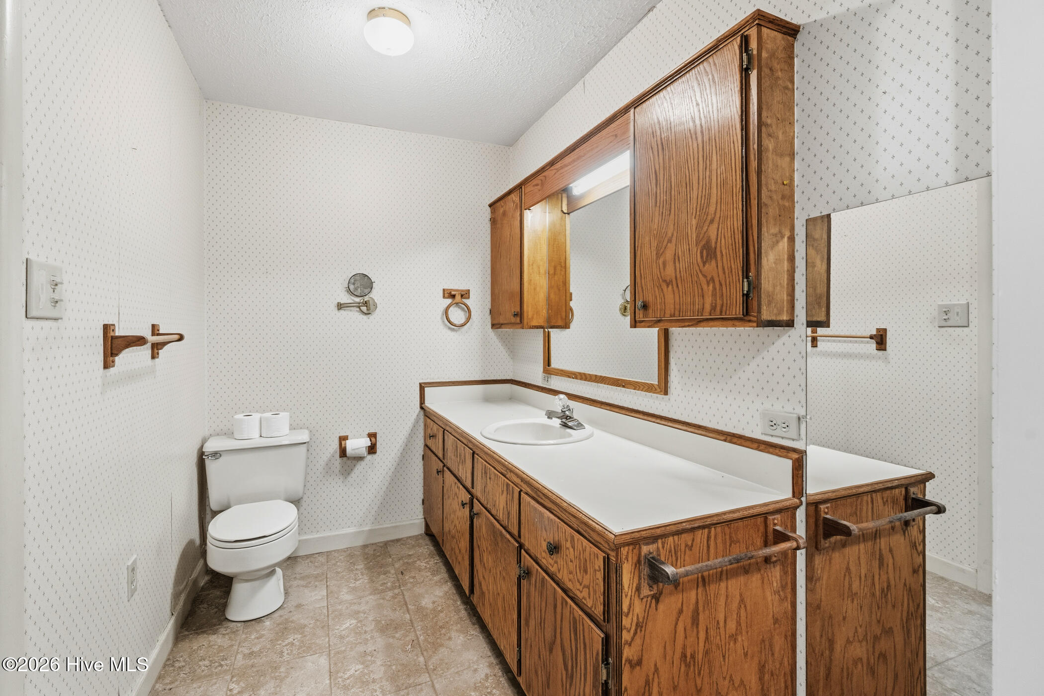163 & 165 E Main Street E Property Photo 21