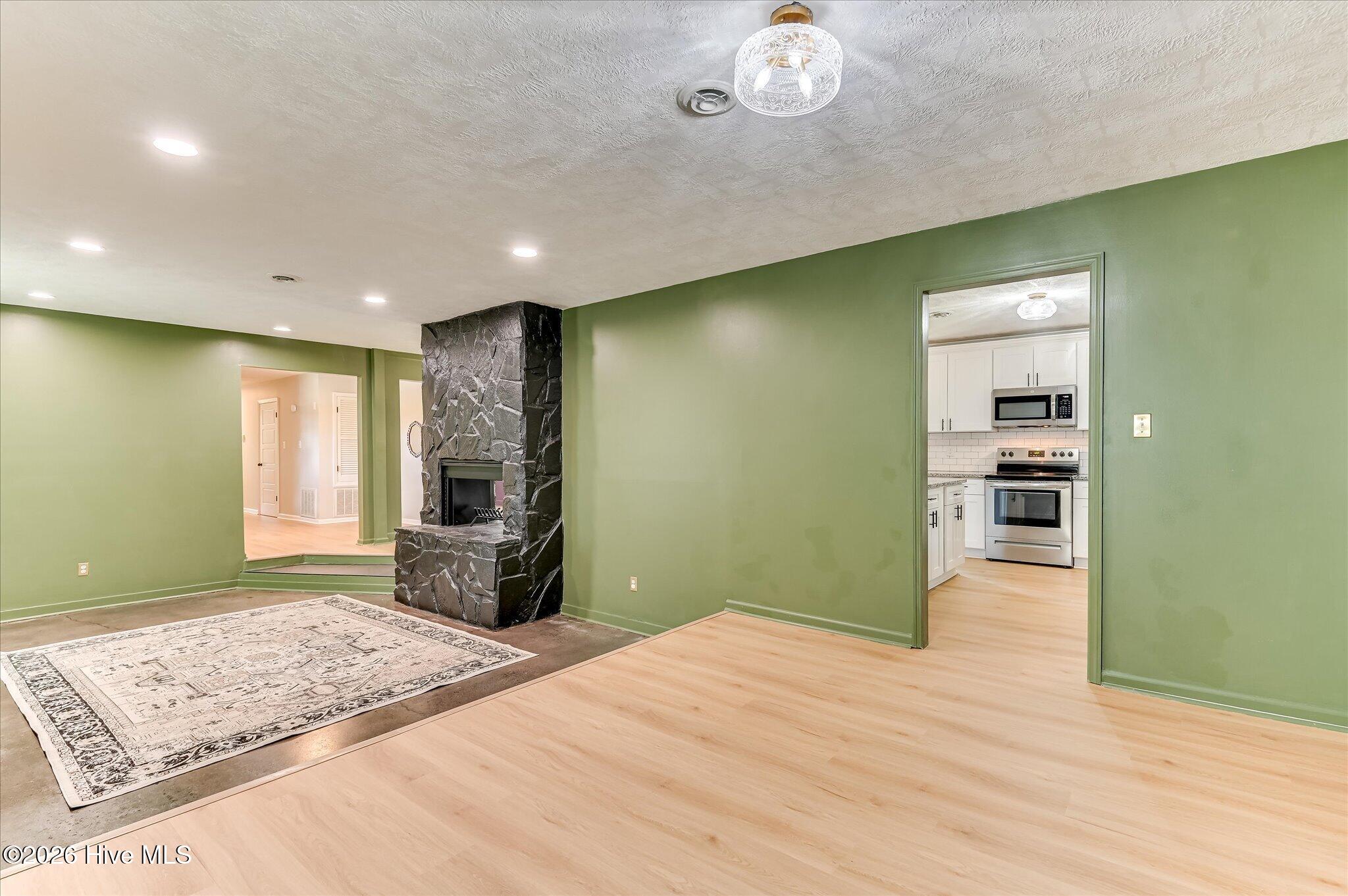 131 Dresden Drive Property Photo 15