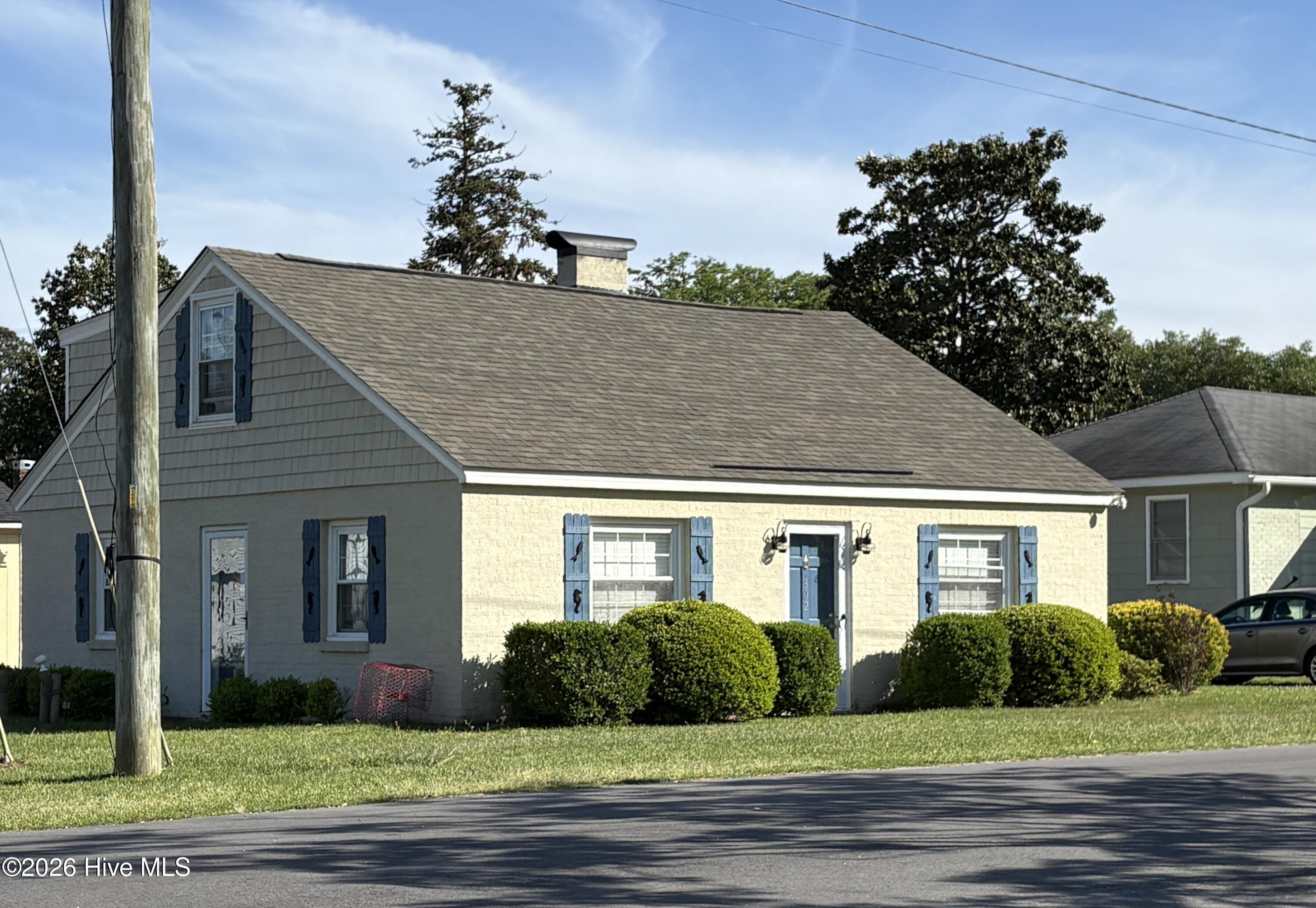 302 N Shores Road Property Photo 1
