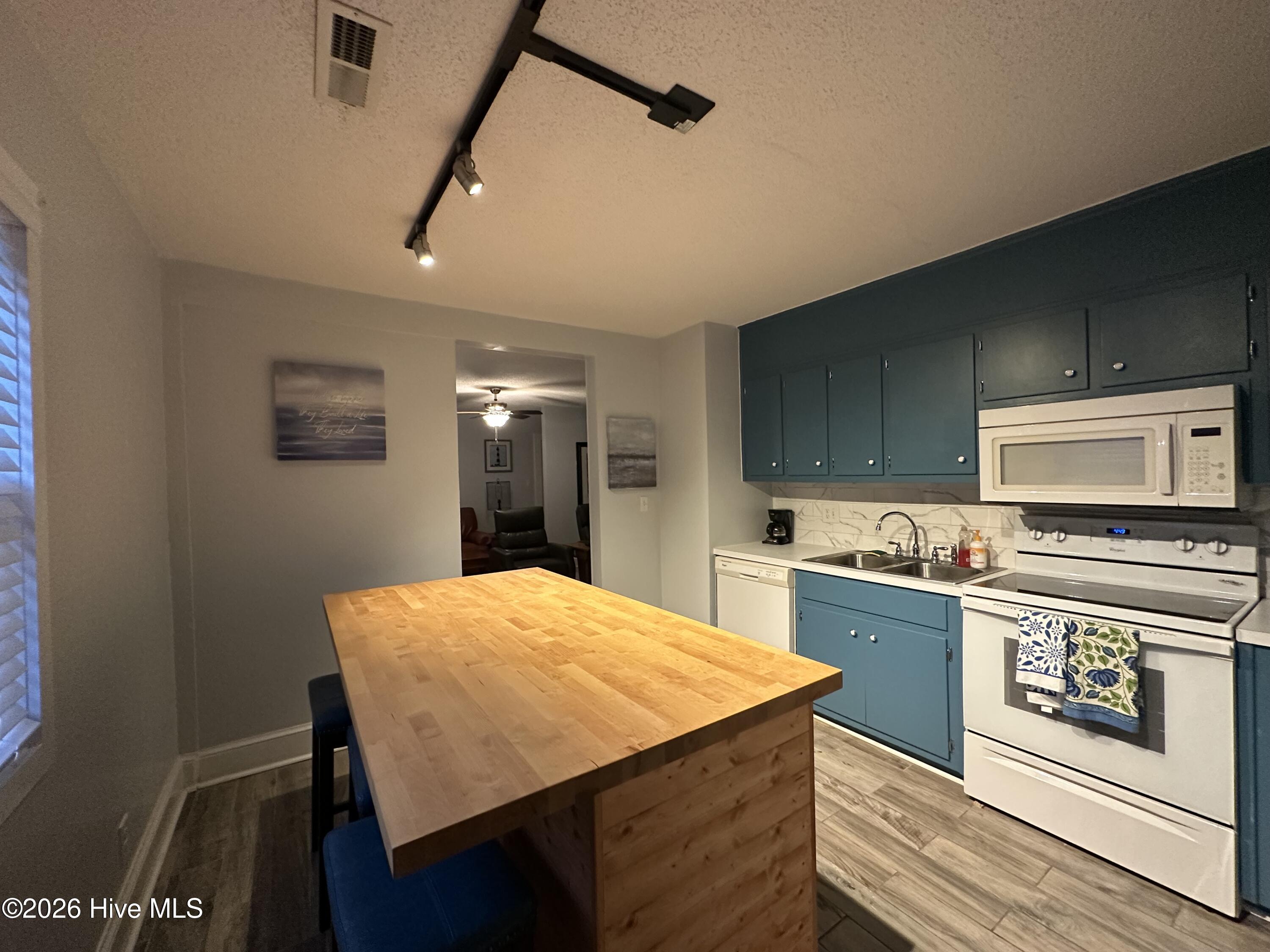 302 N Shores Road Property Photo 9