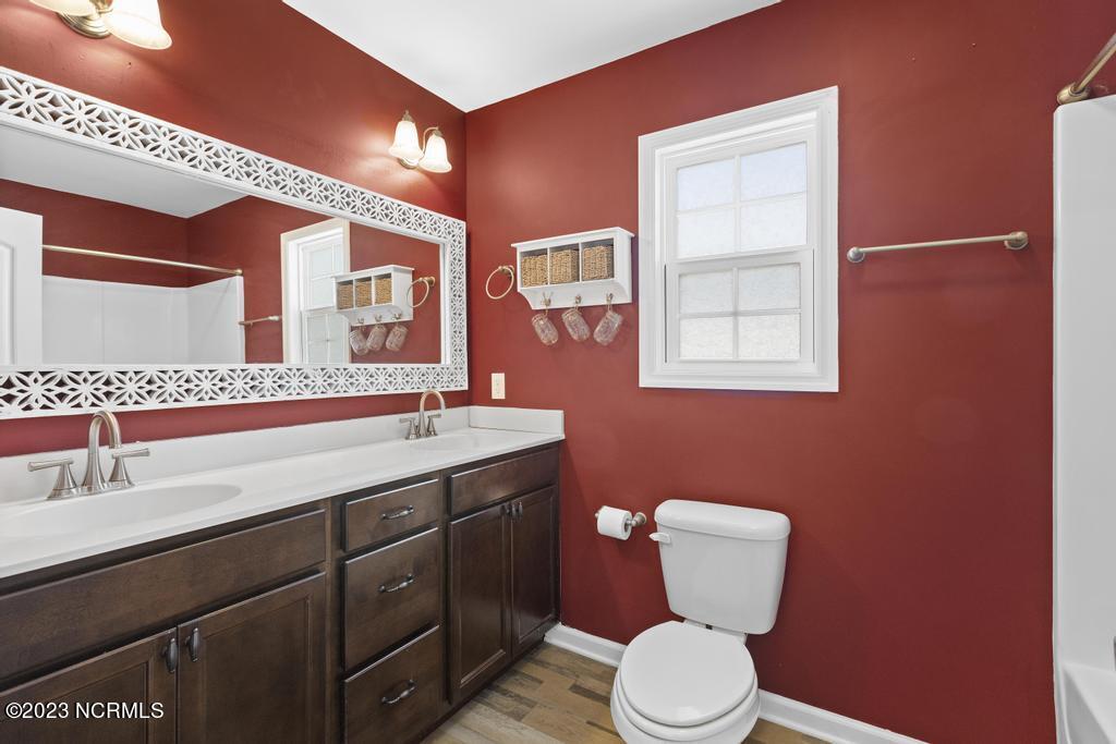 123 James Avenue Property Photo 16