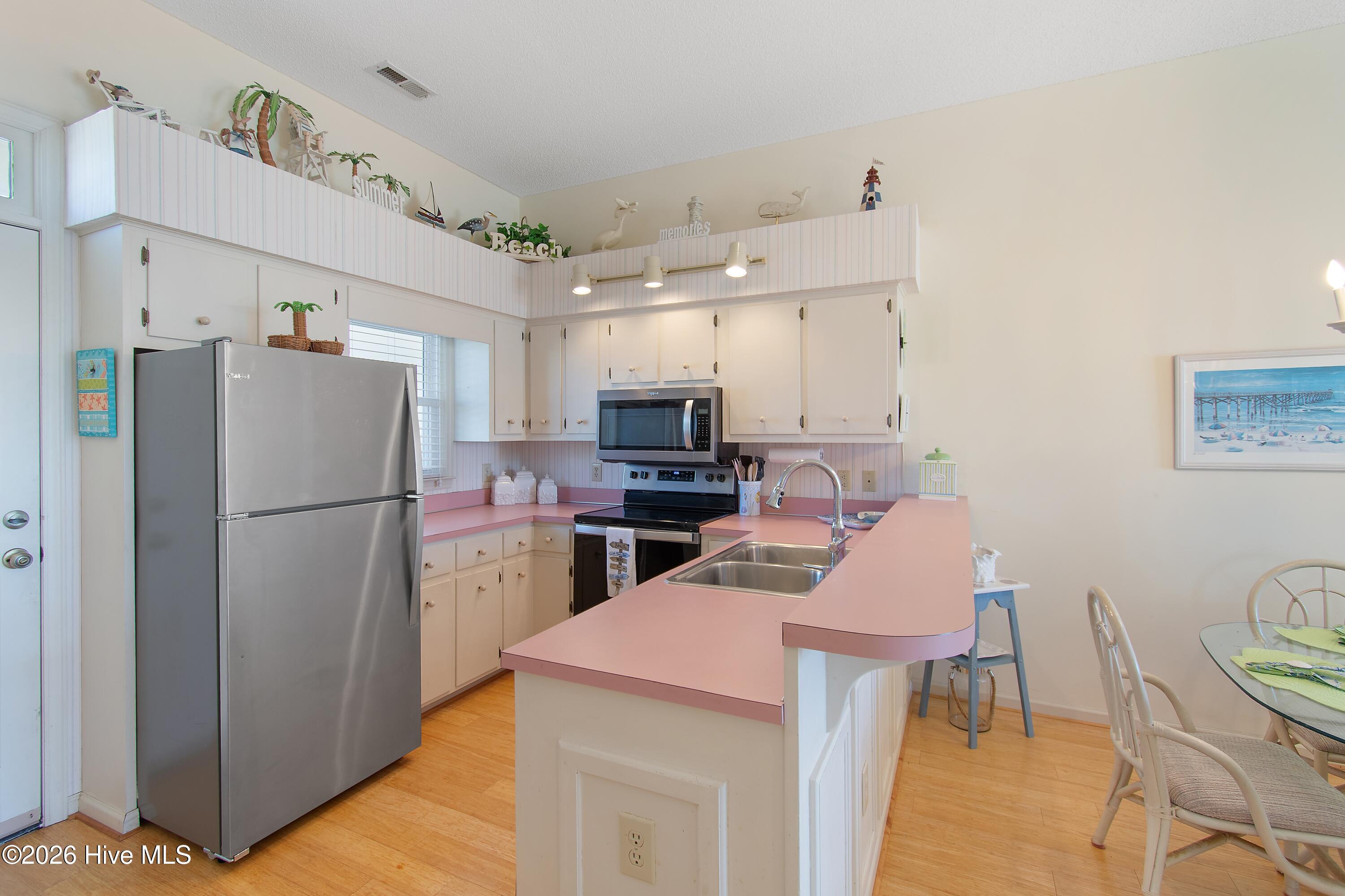 142 Brunswick Avenue E B (west) Property Photo 10