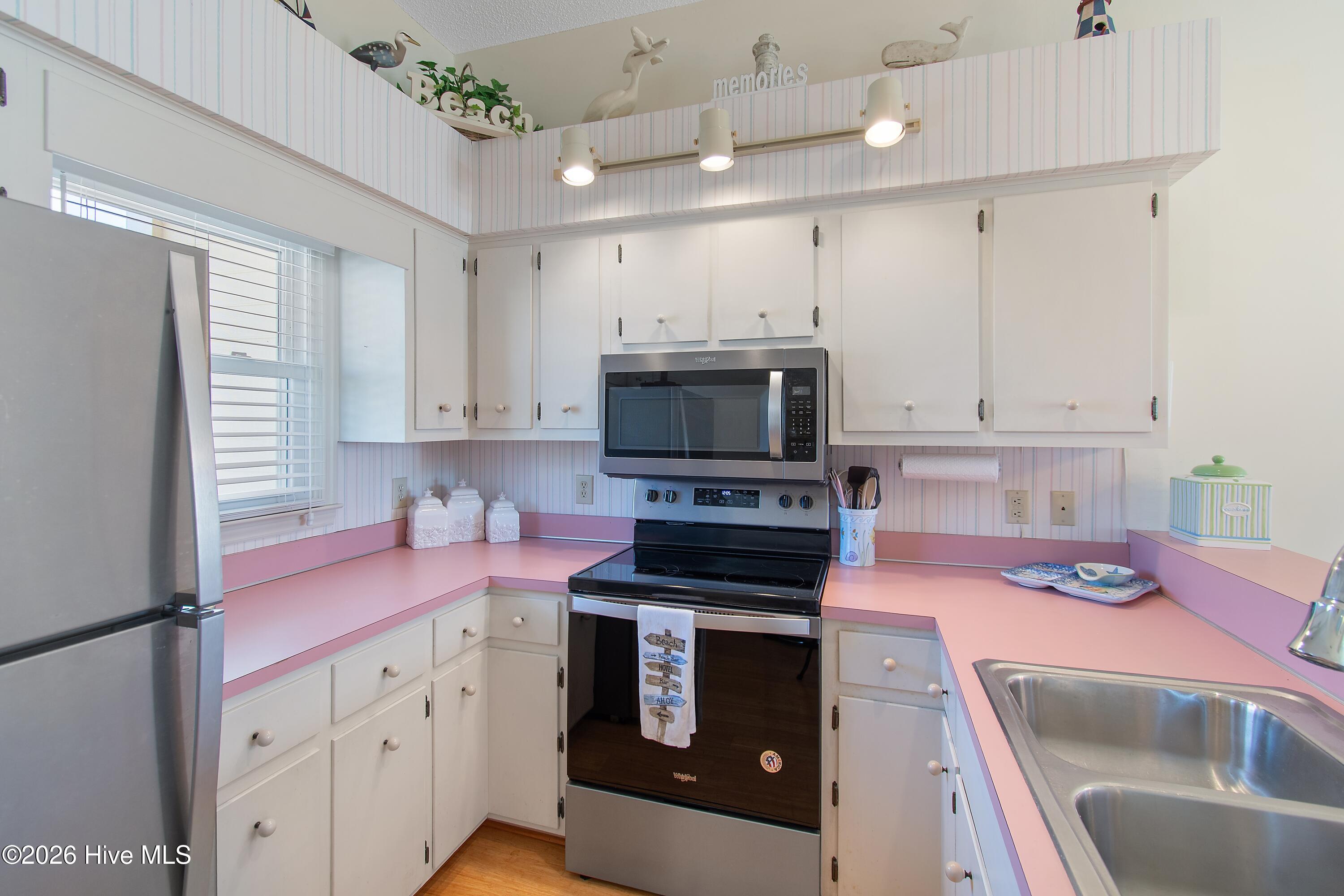 142 Brunswick Avenue E B (west) Property Photo 11