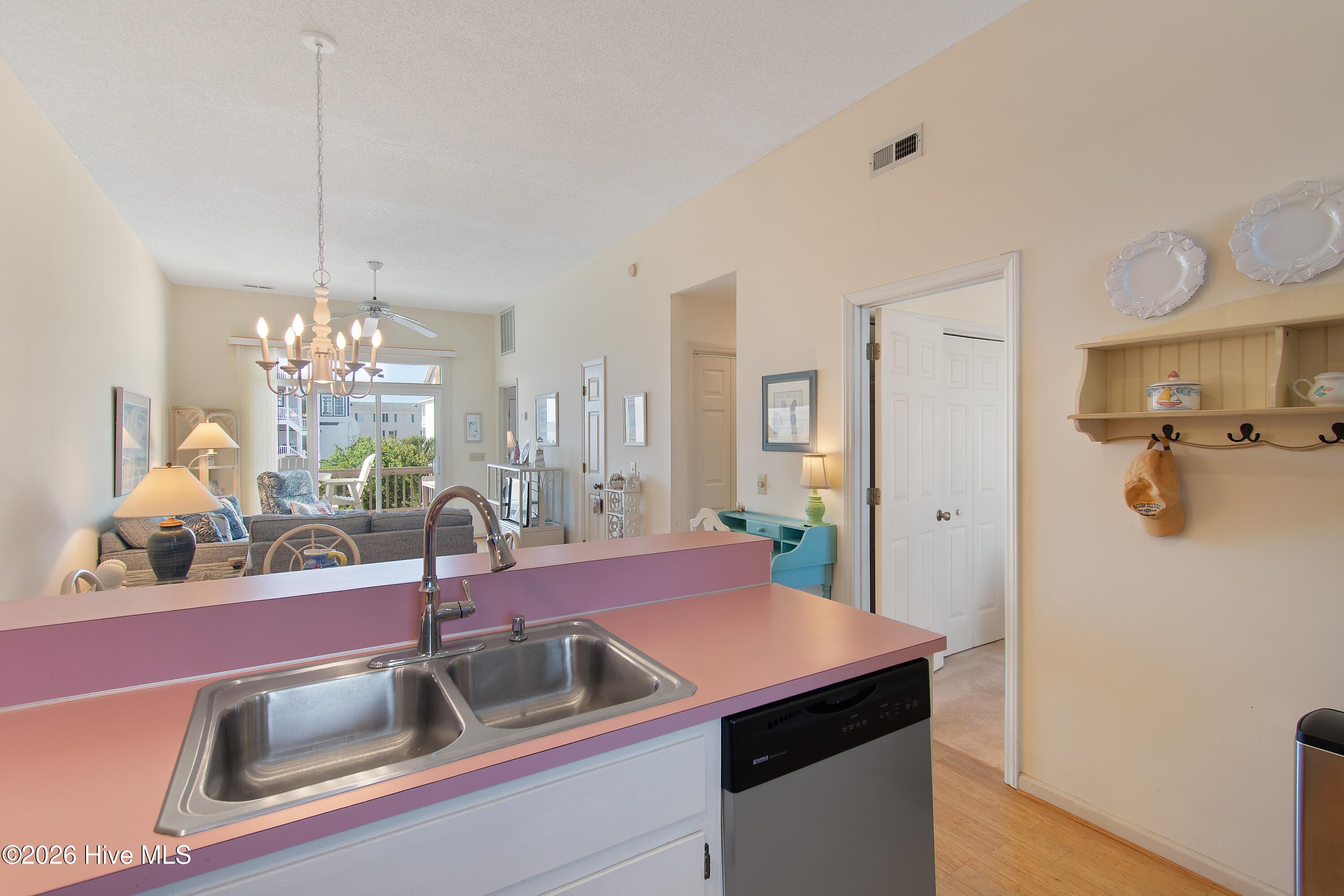 142 Brunswick Avenue E B (west) Property Photo 12
