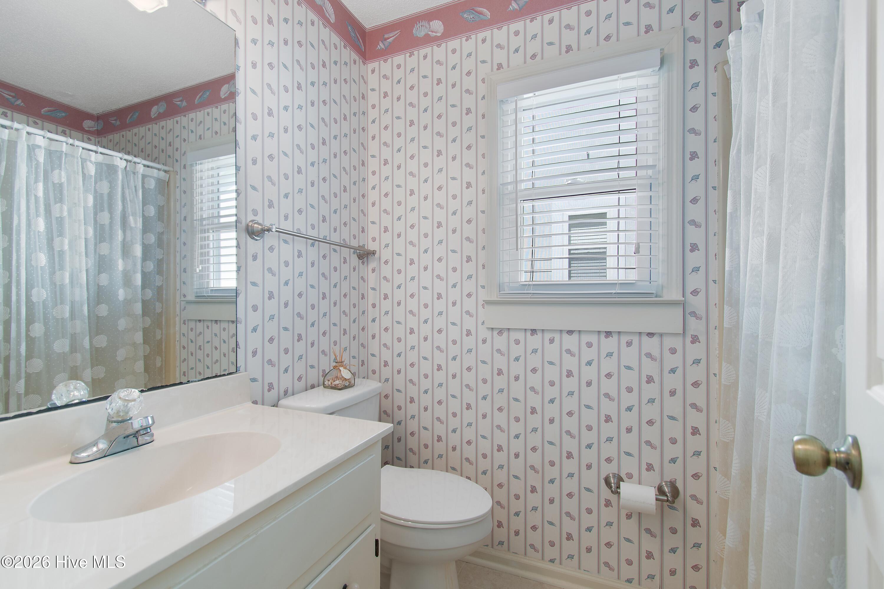 142 Brunswick Avenue E B (west) Property Photo 23