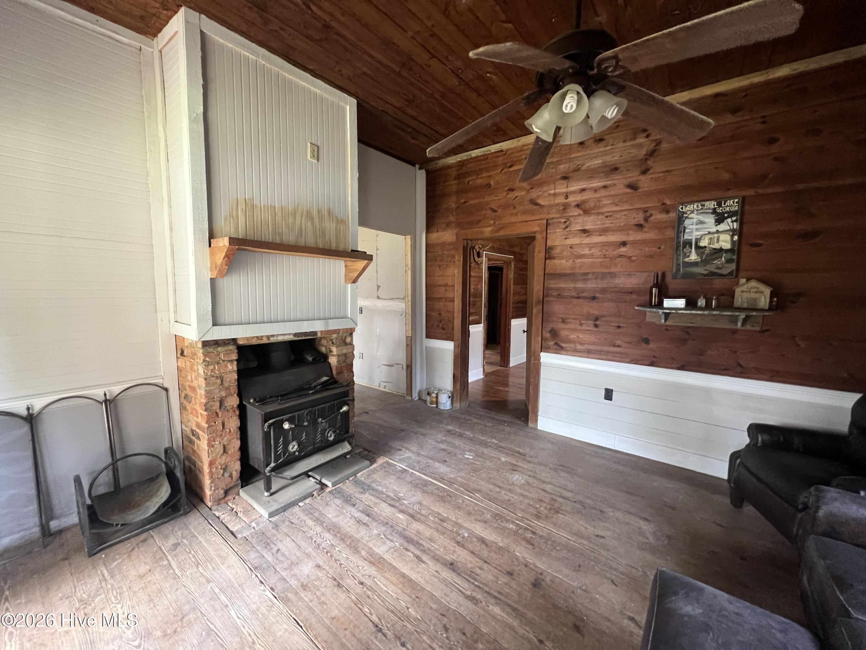 5527 Clay Hill Road Property Photo 6