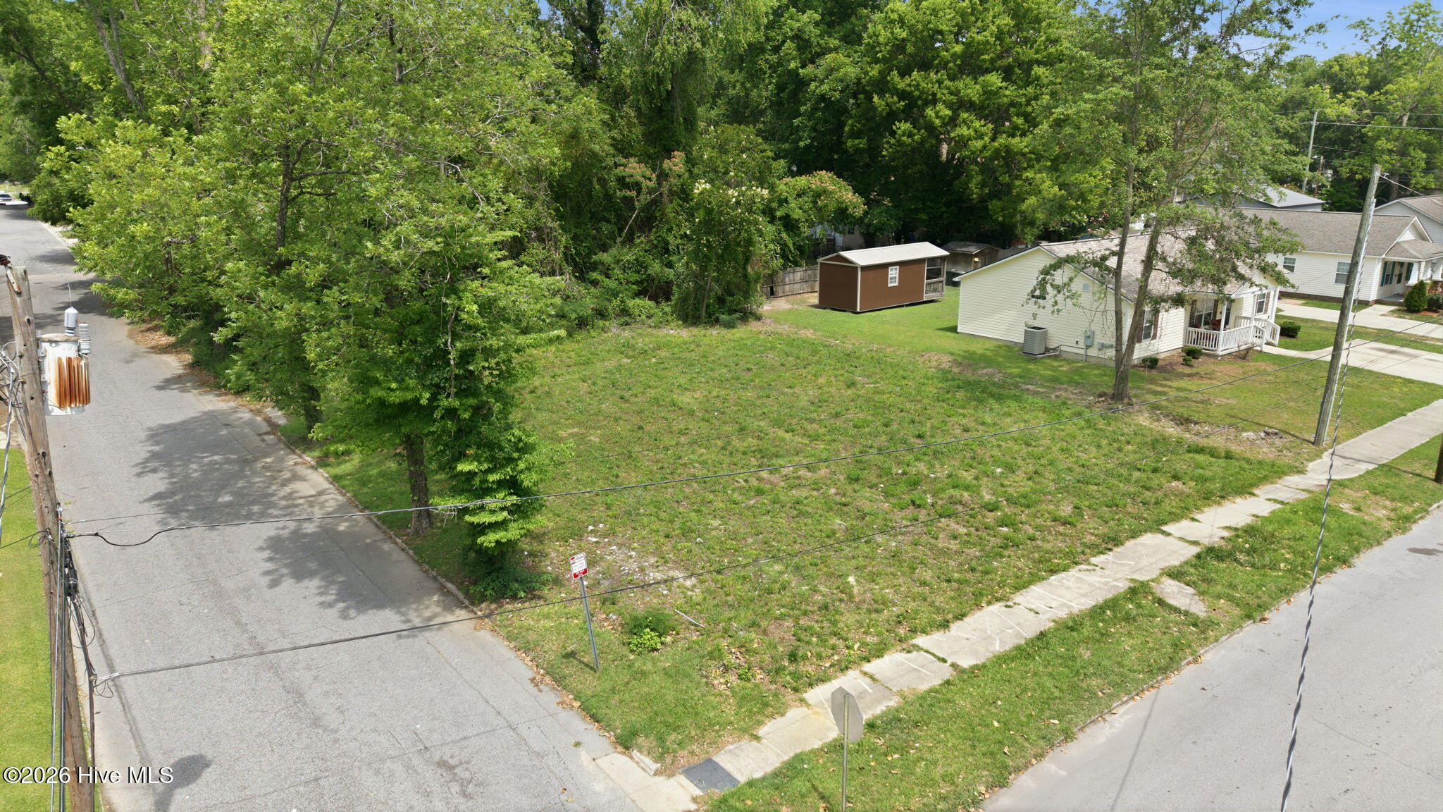 410 Latham Street Property Photo 4