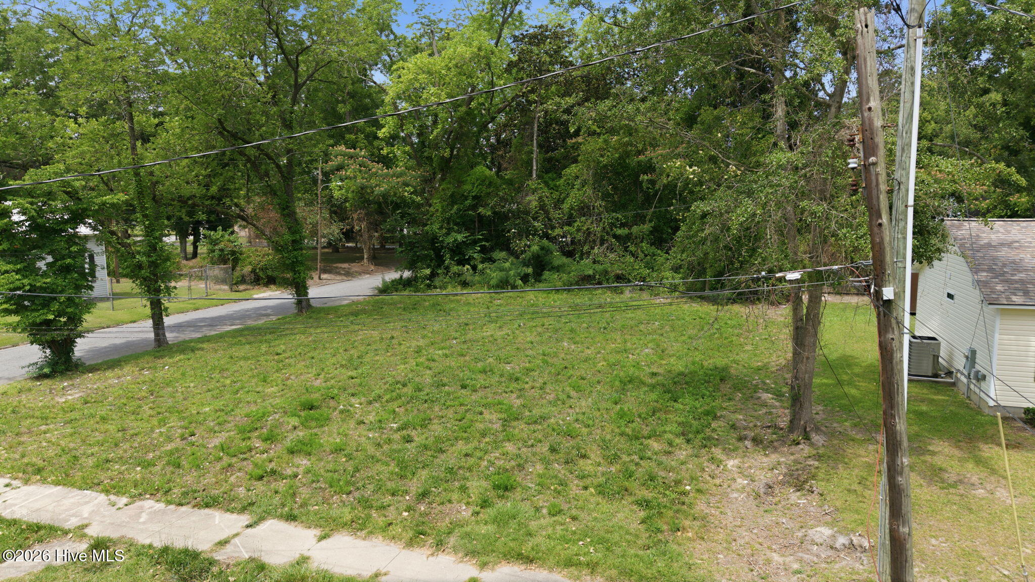 410 Latham Street Property Photo 5
