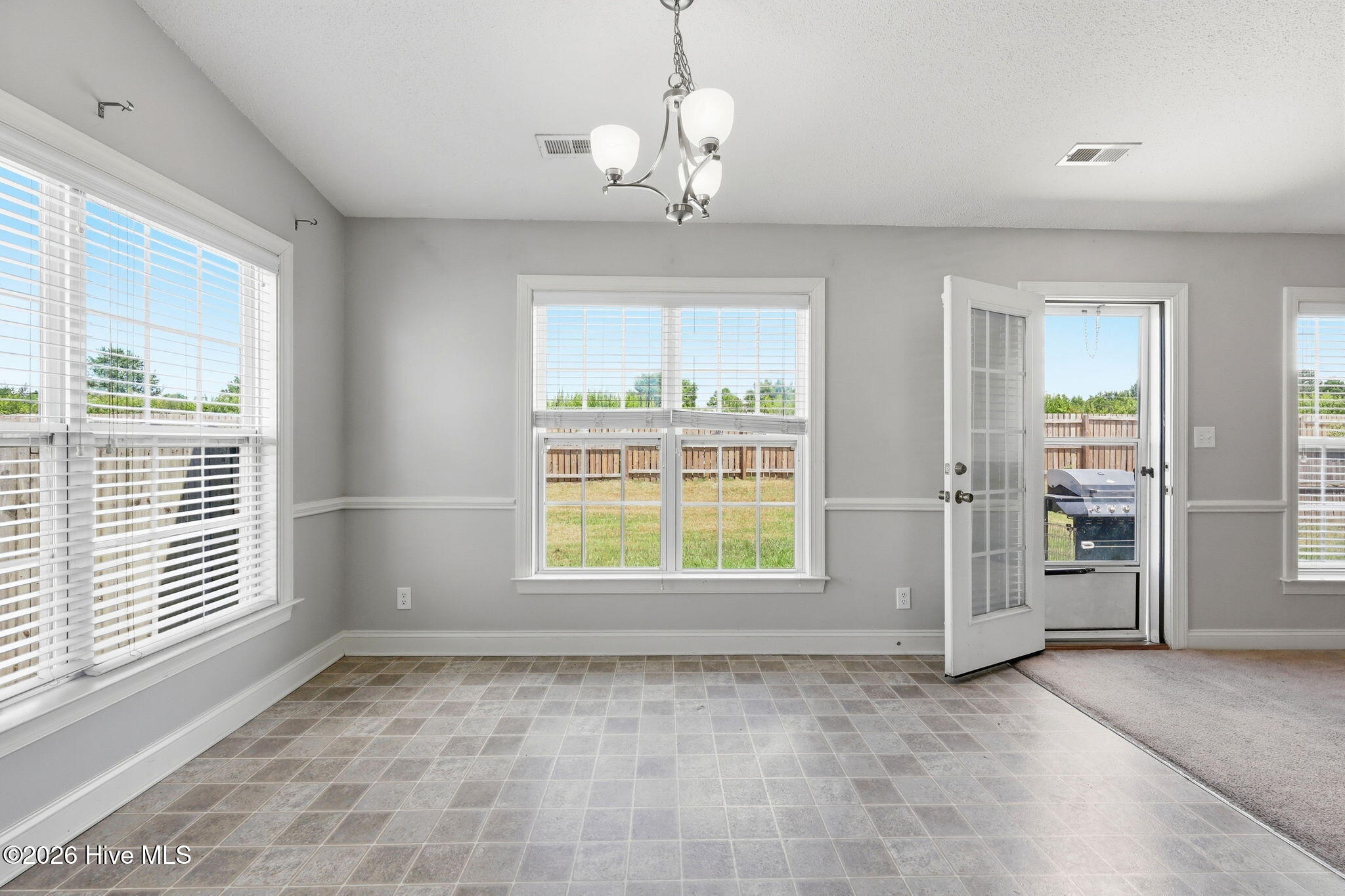 3675 Highland Drive Property Photo 3