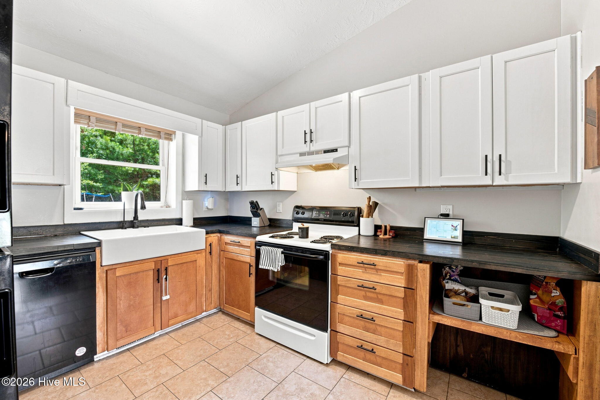 211 Nottingham Drive Property Photo 4