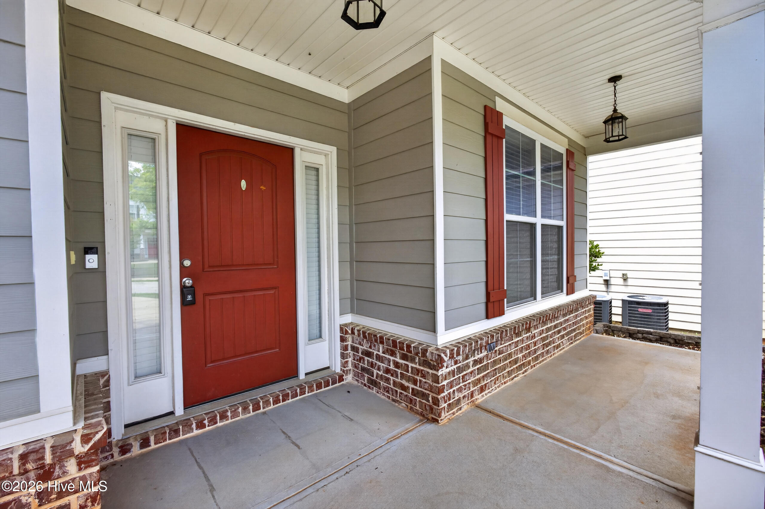3915 Berkshire Way Property Photo 4