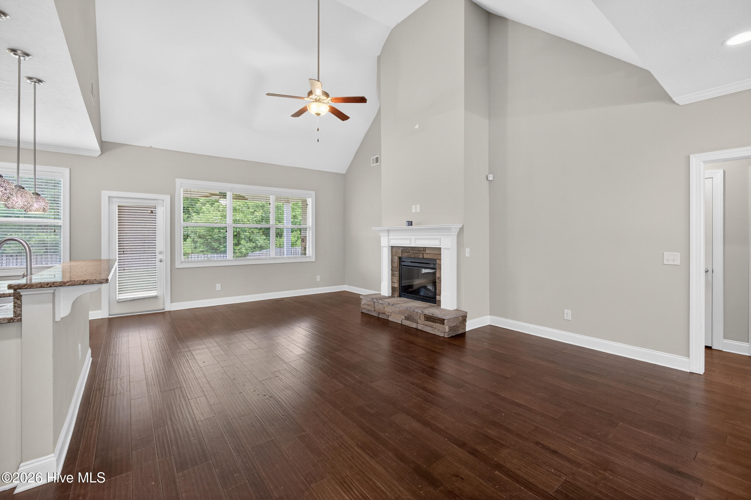 3915 Berkshire Way Property Photo 7